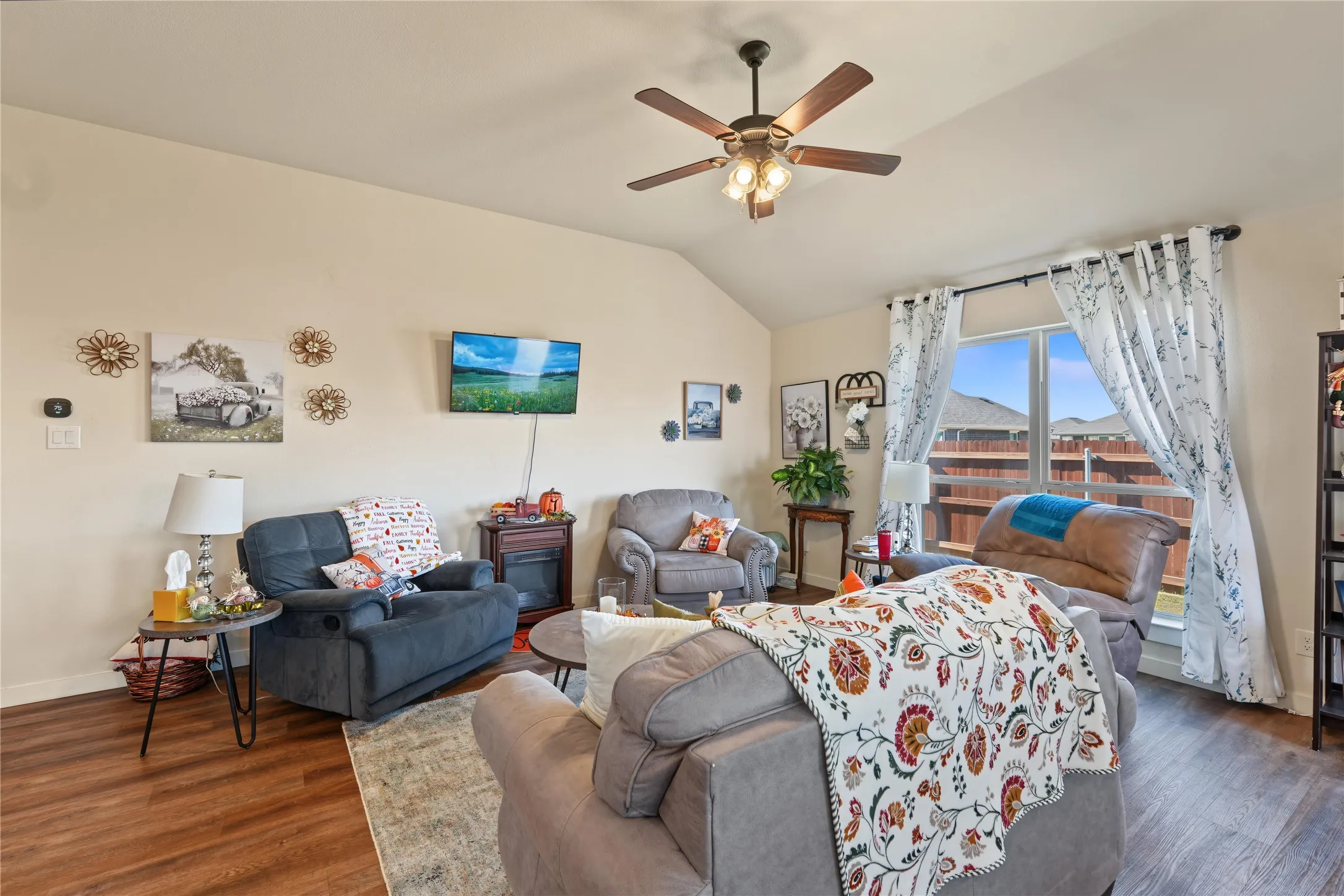 Single Family Residence For Sale in Johnson County , 1400 Quail Creek Drive, Cleburne, Texas 76033, 3 Bedroom, 2 Bathroom, 2 Garage spaces, 1,774 Sqft, built in 2024, mls#21391472, Real Estate Agent in Cleburne, Homes For Sale in Johnson county, Homes For Sale in Cleburne, Realtor in Cleburne Texas, Real Estate Brokerage Independent Realty Texas, Luminita Cordes Realtor