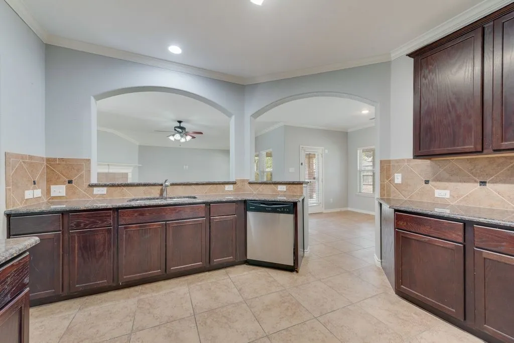 Single Family Residence For Rent in Tarrant County , 5836 Sunny Meadow Lane, Grand Prairie, Texas 75052, 3 Bedroom, 2 Bathroom, 2 Garage spaces, 2,014 Sqft, built in 2012, mls#21406675, Real Estate Agent in Grand Prairie, Homes For Rent in Tarrant county, Homes For Rent in Grand Prairie, Realtor in Grand Prairie Texas, Real Estate Brokerage Independent Realty Texas, Luminita Cordes Realtor