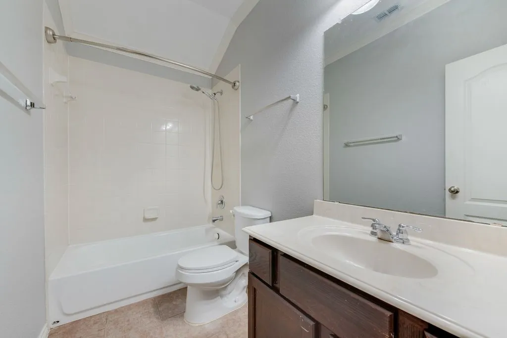 Single Family Residence For Rent in Tarrant County , 5836 Sunny Meadow Lane, Grand Prairie, Texas 75052, 3 Bedroom, 2 Bathroom, 2 Garage spaces, 2,014 Sqft, built in 2012, mls#21406675, Real Estate Agent in Grand Prairie, Homes For Rent in Tarrant county, Homes For Rent in Grand Prairie, Realtor in Grand Prairie Texas, Real Estate Brokerage Independent Realty Texas, Luminita Cordes Realtor