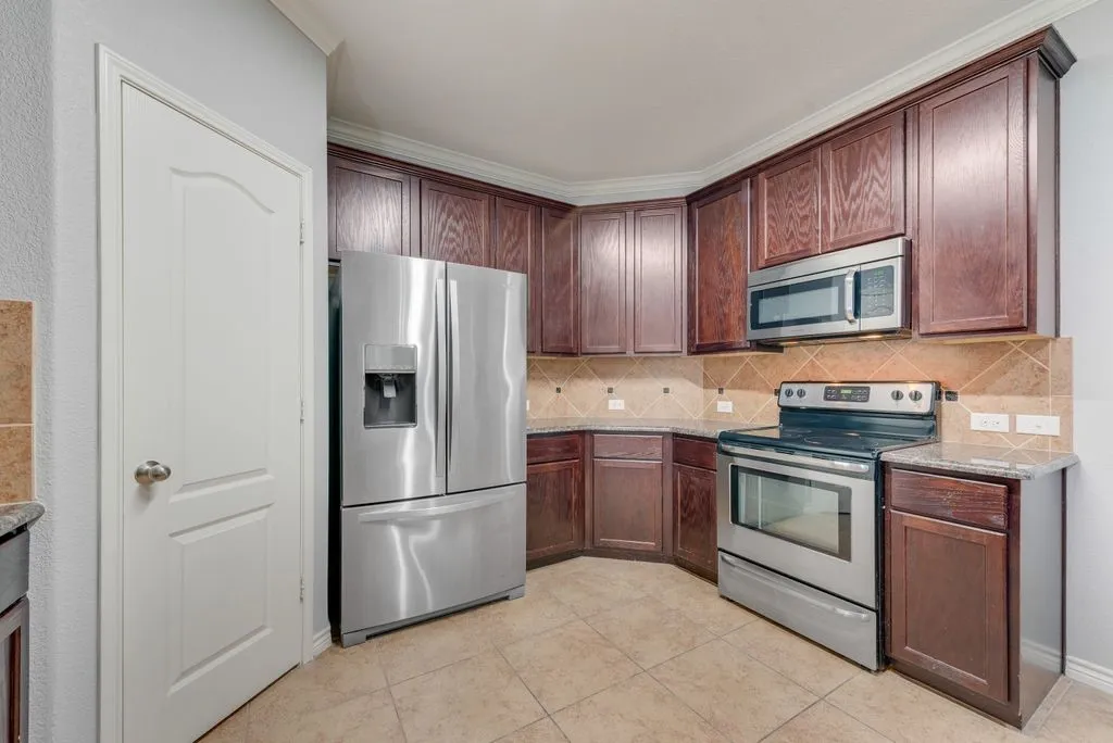 Single Family Residence For Rent in Tarrant County , 5836 Sunny Meadow Lane, Grand Prairie, Texas 75052, 3 Bedroom, 2 Bathroom, 2 Garage spaces, 2,014 Sqft, built in 2012, mls#21406675, Real Estate Agent in Grand Prairie, Homes For Rent in Tarrant county, Homes For Rent in Grand Prairie, Realtor in Grand Prairie Texas, Real Estate Brokerage Independent Realty Texas, Luminita Cordes Realtor