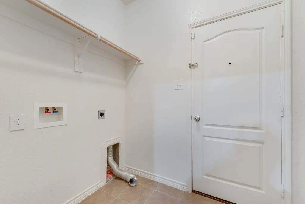 Single Family Residence For Rent in Tarrant County , 5836 Sunny Meadow Lane, Grand Prairie, Texas 75052, 3 Bedroom, 2 Bathroom, 2 Garage spaces, 2,014 Sqft, built in 2012, mls#21406675, Real Estate Agent in Grand Prairie, Homes For Rent in Tarrant county, Homes For Rent in Grand Prairie, Realtor in Grand Prairie Texas, Real Estate Brokerage Independent Realty Texas, Luminita Cordes Realtor