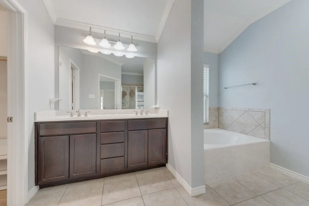 Single Family Residence For Rent in Tarrant County , 5836 Sunny Meadow Lane, Grand Prairie, Texas 75052, 3 Bedroom, 2 Bathroom, 2 Garage spaces, 2,014 Sqft, built in 2012, mls#21406675, Real Estate Agent in Grand Prairie, Homes For Rent in Tarrant county, Homes For Rent in Grand Prairie, Realtor in Grand Prairie Texas, Real Estate Brokerage Independent Realty Texas, Luminita Cordes Realtor