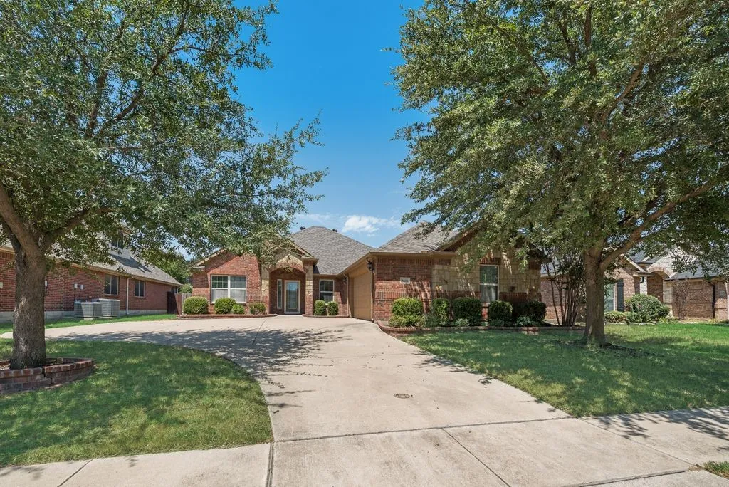 Single Family Residence For Rent in Tarrant County , 5836 Sunny Meadow Lane, Grand Prairie, Texas 75052, 3 Bedroom, 2 Bathroom, 2 Garage spaces, 2,014 Sqft, built in 2012, mls#21406675, Real Estate Agent in Grand Prairie, Homes For Rent in Tarrant county, Homes For Rent in Grand Prairie, Realtor in Grand Prairie Texas, Real Estate Brokerage Independent Realty Texas, Luminita Cordes Realtor