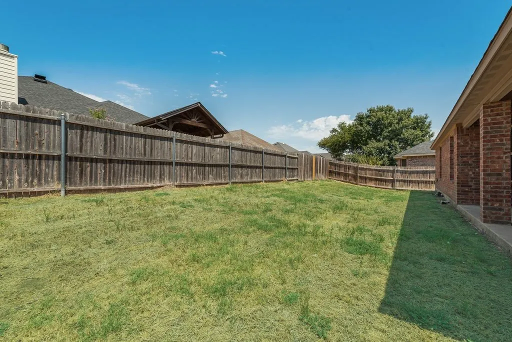 Single Family Residence For Rent in Tarrant County , 5836 Sunny Meadow Lane, Grand Prairie, Texas 75052, 3 Bedroom, 2 Bathroom, 2 Garage spaces, 2,014 Sqft, built in 2012, mls#21406675, Real Estate Agent in Grand Prairie, Homes For Rent in Tarrant county, Homes For Rent in Grand Prairie, Realtor in Grand Prairie Texas, Real Estate Brokerage Independent Realty Texas, Luminita Cordes Realtor