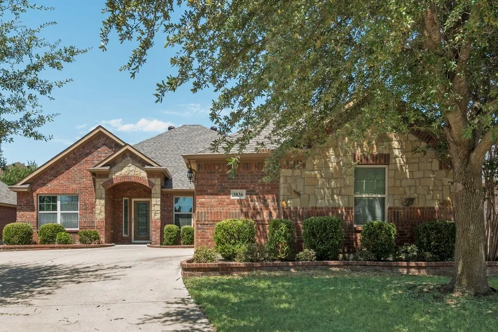 Single Family Residence For Rent in Tarrant County , 5836 Sunny Meadow Lane, Grand Prairie, Texas 75052, 3 Bedroom, 2 Bathroom, 2 Garage spaces, 2,014 Sqft, built in 2012, mls#21406675, Real Estate Agent in Grand Prairie, Homes For Rent in Tarrant county, Homes For Rent in Grand Prairie, Realtor in Grand Prairie Texas, Real Estate Brokerage Independent Realty Texas, Luminita Cordes Realtor