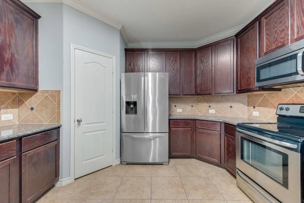 Single Family Residence For Rent in Tarrant County , 5836 Sunny Meadow Lane, Grand Prairie, Texas 75052, 3 Bedroom, 2 Bathroom, 2 Garage spaces, 2,014 Sqft, built in 2012, mls#21406675, Real Estate Agent in Grand Prairie, Homes For Rent in Tarrant county, Homes For Rent in Grand Prairie, Realtor in Grand Prairie Texas, Real Estate Brokerage Independent Realty Texas, Luminita Cordes Realtor