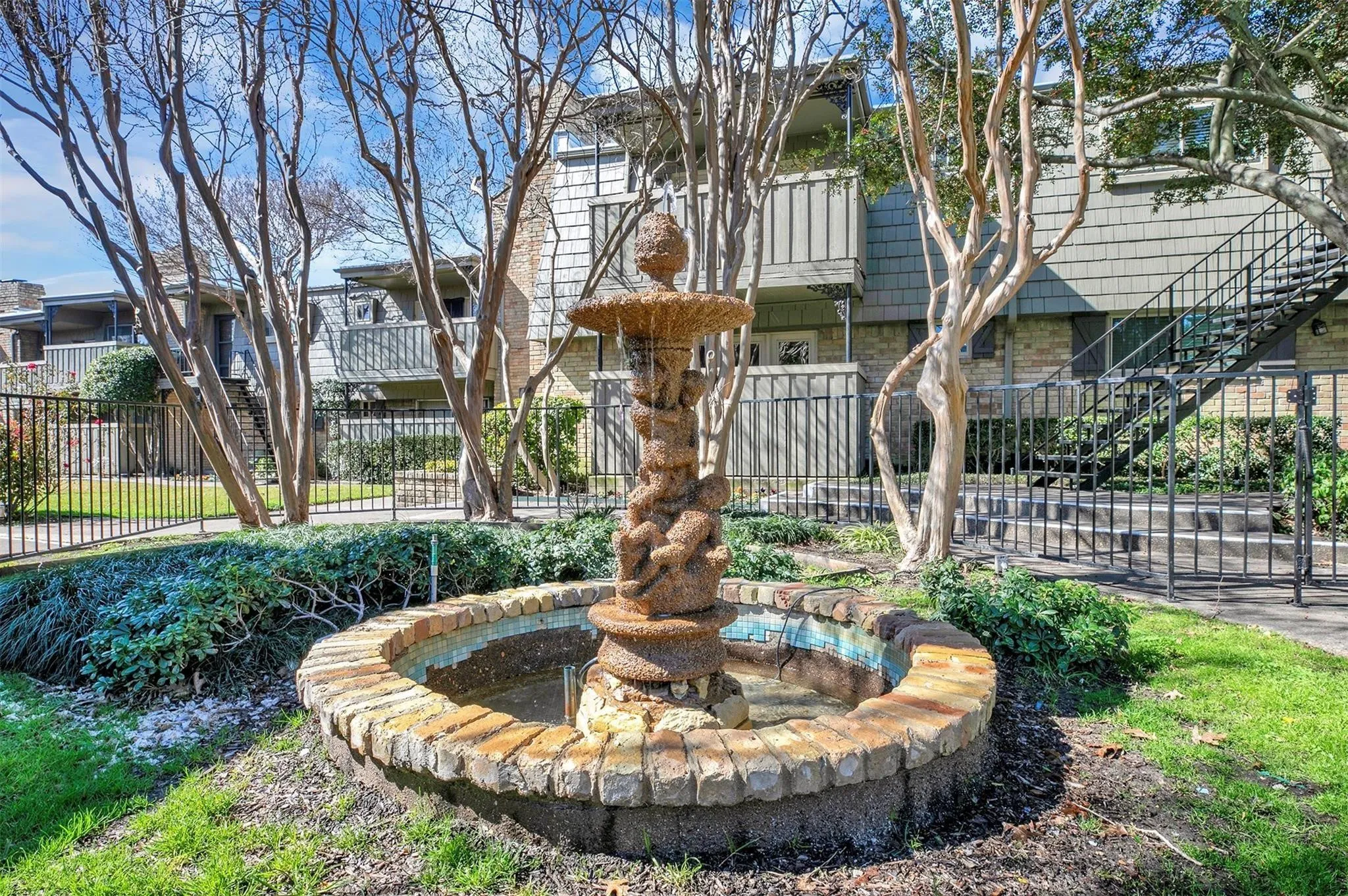 Condominium For Sale in Dallas County , 7705 Meadow Park Drive 209, Dallas, Texas 75230, 1 Bedroom, 1 Bathroom, Garage spaces, 819 Sqft, built in 1963, mls#21406485, Real Estate Agent in Dallas, Homes For Sale in Dallas county, Homes For Sale in Dallas, Realtor in Dallas Texas, Real Estate Brokerage Independent Realty Texas, Luminita Cordes Realtor