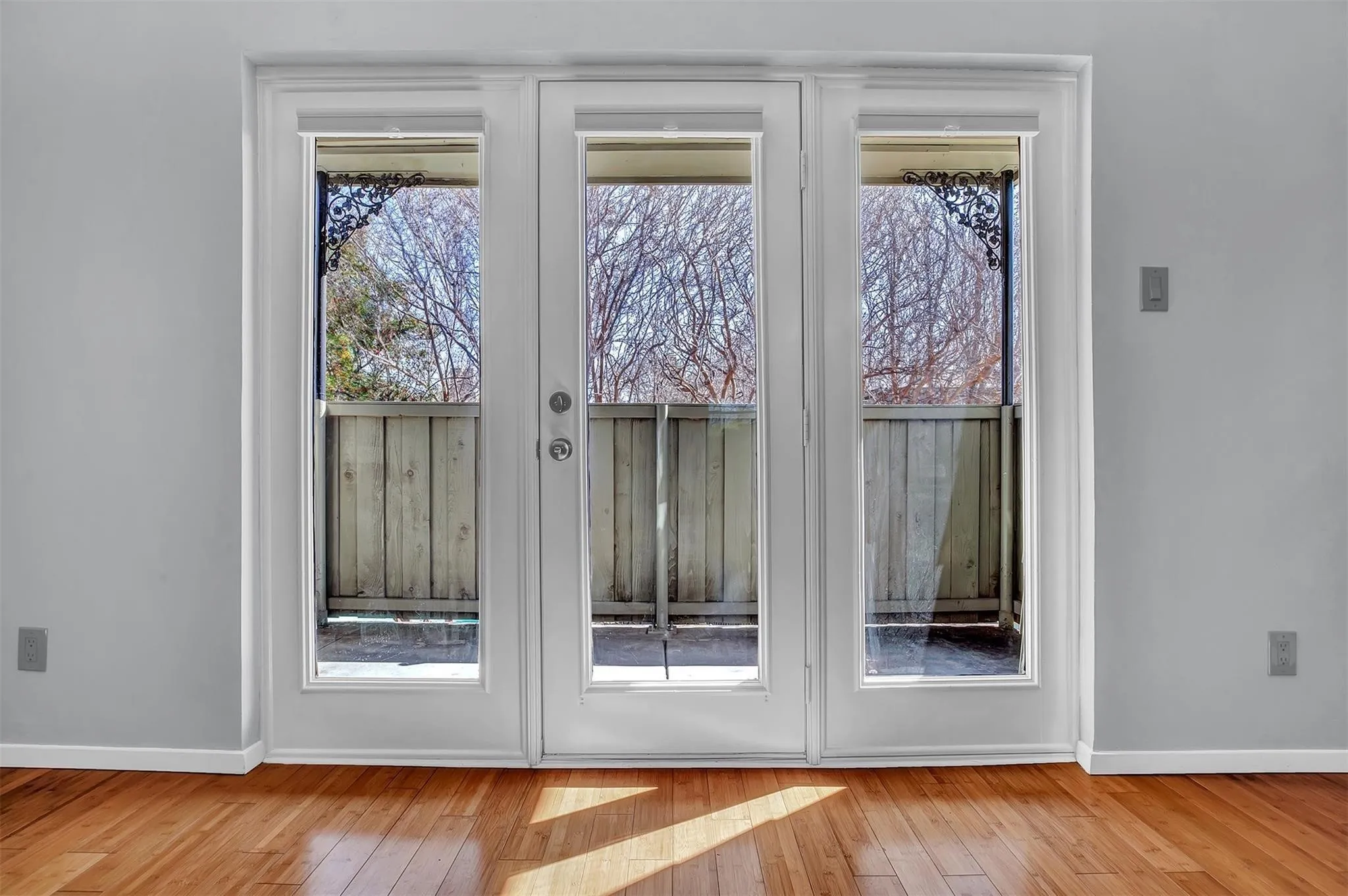 Condominium For Sale in Dallas County , 7705 Meadow Park Drive 209, Dallas, Texas 75230, 1 Bedroom, 1 Bathroom, Garage spaces, 819 Sqft, built in 1963, mls#21406485, Real Estate Agent in Dallas, Homes For Sale in Dallas county, Homes For Sale in Dallas, Realtor in Dallas Texas, Real Estate Brokerage Independent Realty Texas, Luminita Cordes Realtor