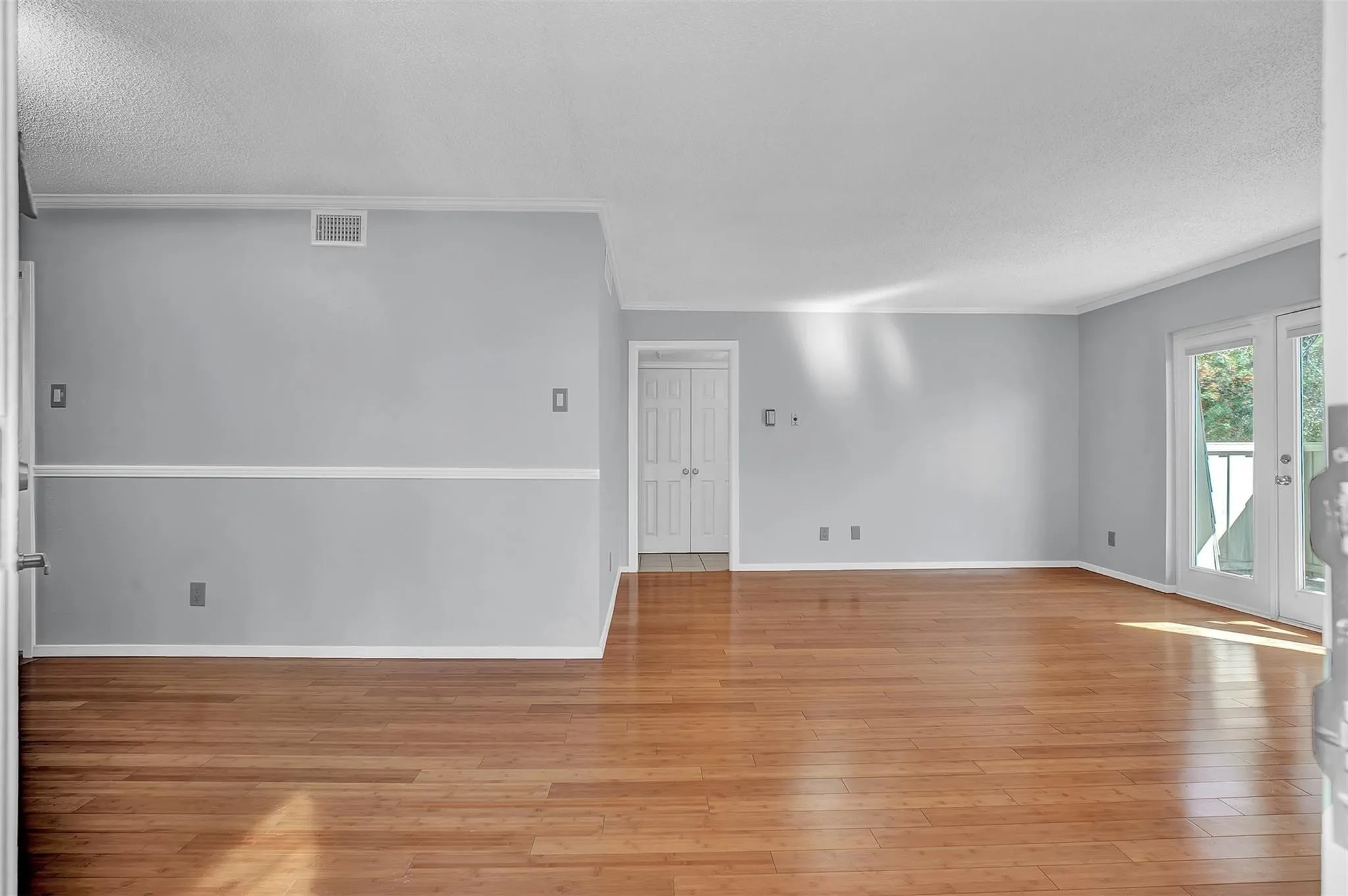 Condominium For Sale in Dallas County , 7705 Meadow Park Drive 209, Dallas, Texas 75230, 1 Bedroom, 1 Bathroom, Garage spaces, 819 Sqft, built in 1963, mls#21406485, Real Estate Agent in Dallas, Homes For Sale in Dallas county, Homes For Sale in Dallas, Realtor in Dallas Texas, Real Estate Brokerage Independent Realty Texas, Luminita Cordes Realtor