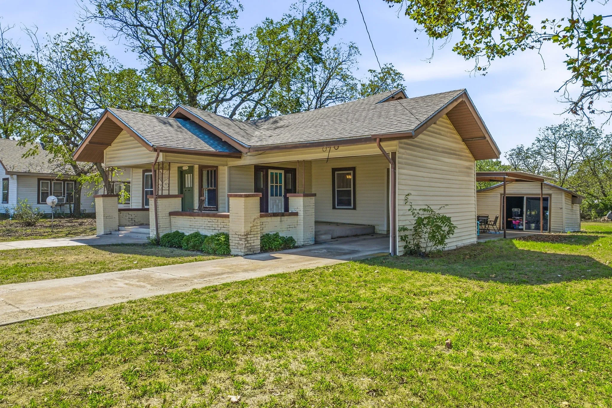 Single Family Residence For Sale in Eastland County , 218 W Rogan Street, Gorman, Texas 76454, 2 Bedroom, 1 Bathroom, Garage spaces, 1,560 Sqft, built in 1938, mls#21404800, Real Estate Agent in Gorman, Homes For Sale in Eastland county, Homes For Sale in Gorman, Realtor in Gorman Texas, Real Estate Brokerage Independent Realty Texas, Luminita Cordes Realtor