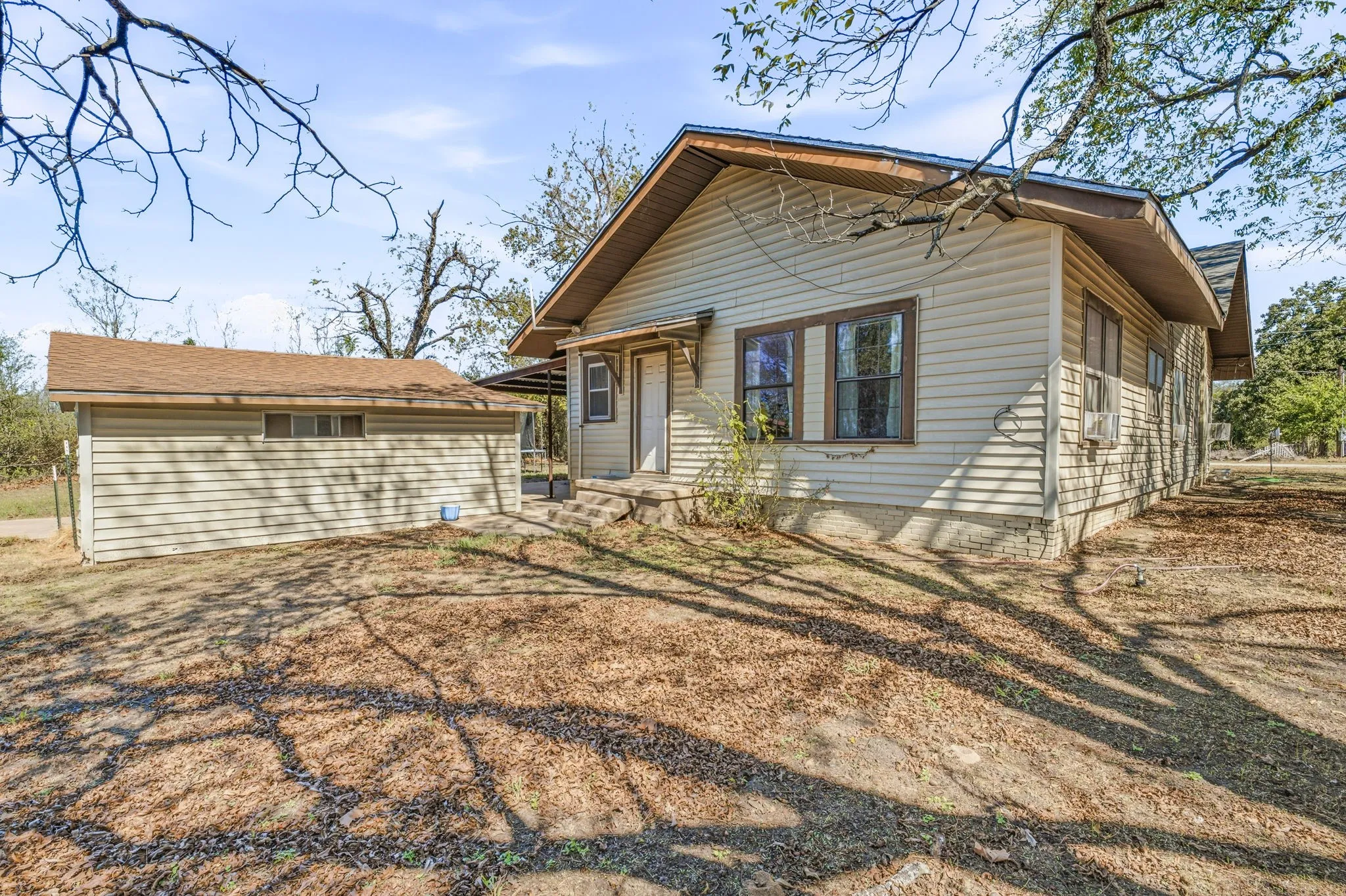 Single Family Residence For Sale in Eastland County , 218 W Rogan Street, Gorman, Texas 76454, 2 Bedroom, 1 Bathroom, Garage spaces, 1,560 Sqft, built in 1938, mls#21404800, Real Estate Agent in Gorman, Homes For Sale in Eastland county, Homes For Sale in Gorman, Realtor in Gorman Texas, Real Estate Brokerage Independent Realty Texas, Luminita Cordes Realtor