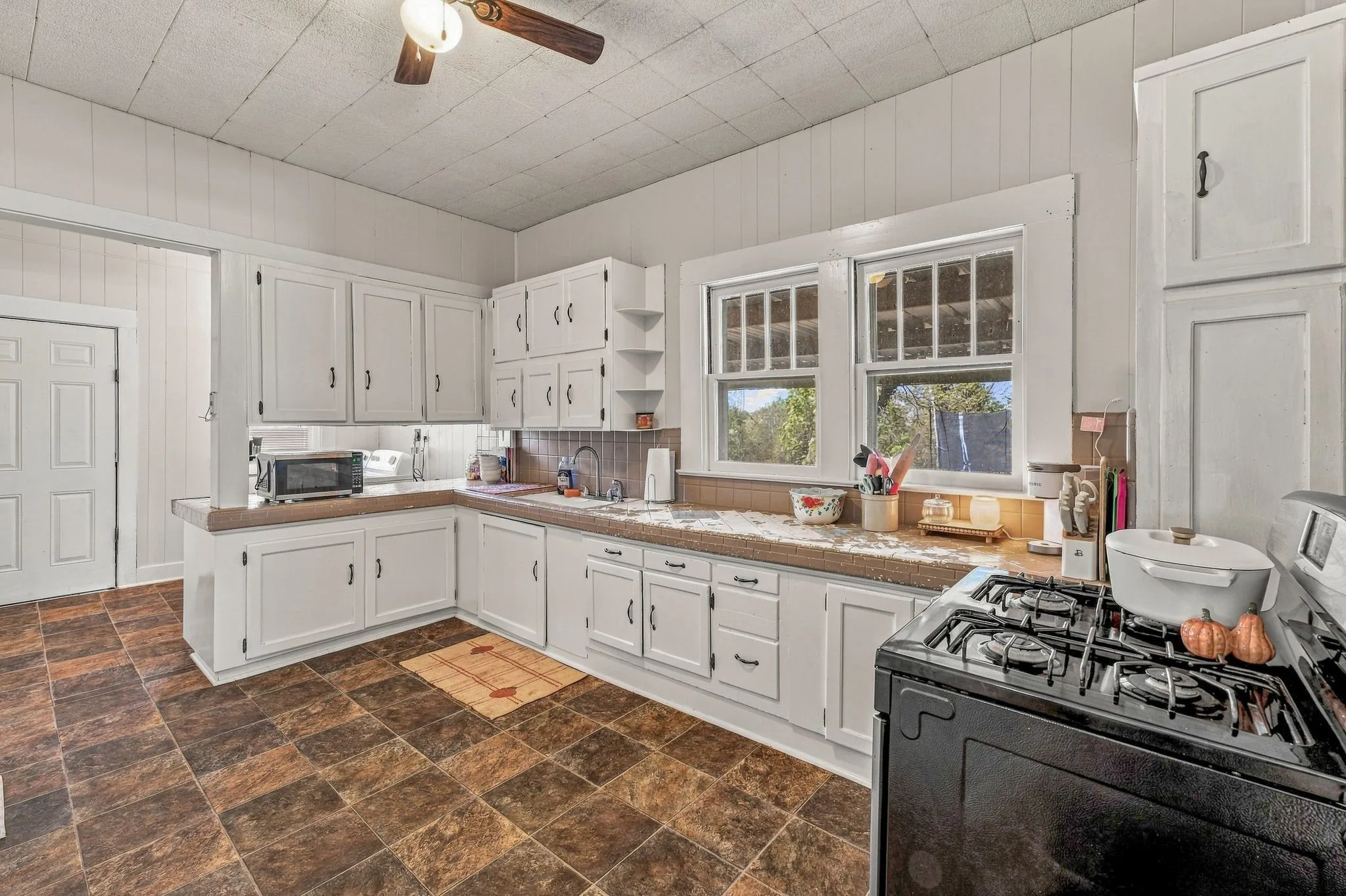 Single Family Residence For Sale in Eastland County , 218 W Rogan Street, Gorman, Texas 76454, 2 Bedroom, 1 Bathroom, Garage spaces, 1,560 Sqft, built in 1938, mls#21404800, Real Estate Agent in Gorman, Homes For Sale in Eastland county, Homes For Sale in Gorman, Realtor in Gorman Texas, Real Estate Brokerage Independent Realty Texas, Luminita Cordes Realtor