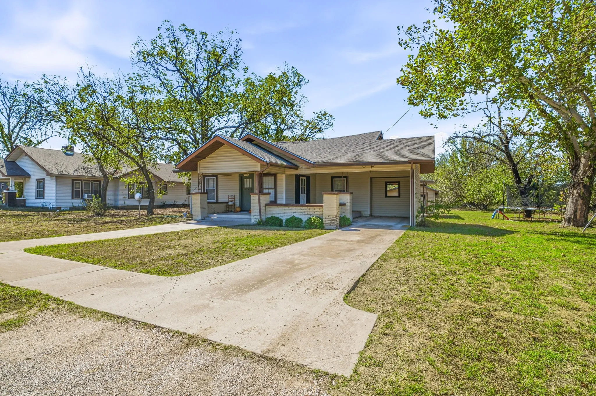 Single Family Residence For Sale in Eastland County , 218 W Rogan Street, Gorman, Texas 76454, 2 Bedroom, 1 Bathroom, Garage spaces, 1,560 Sqft, built in 1938, mls#21404800, Real Estate Agent in Gorman, Homes For Sale in Eastland county, Homes For Sale in Gorman, Realtor in Gorman Texas, Real Estate Brokerage Independent Realty Texas, Luminita Cordes Realtor