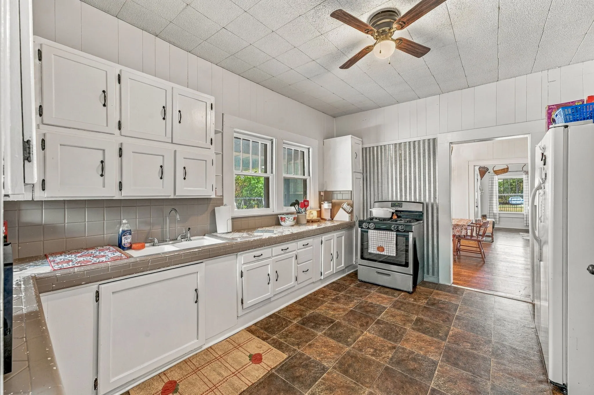 Single Family Residence For Sale in Eastland County , 218 W Rogan Street, Gorman, Texas 76454, 2 Bedroom, 1 Bathroom, Garage spaces, 1,560 Sqft, built in 1938, mls#21404800, Real Estate Agent in Gorman, Homes For Sale in Eastland county, Homes For Sale in Gorman, Realtor in Gorman Texas, Real Estate Brokerage Independent Realty Texas, Luminita Cordes Realtor