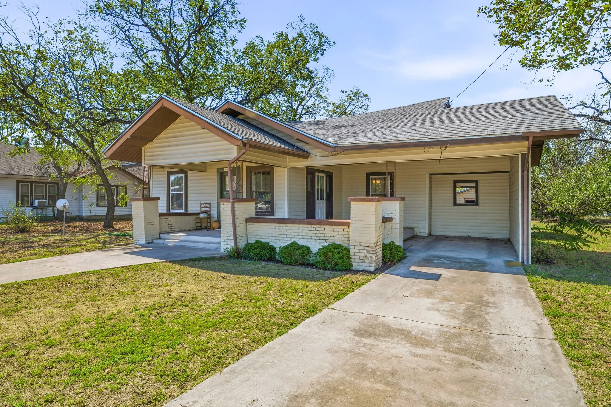 Single Family Residence For Sale in Eastland County , 218 W Rogan Street, Gorman, Texas 76454, 2 Bedroom, 1 Bathroom, Garage spaces, 1,560 Sqft, built in 1938, mls#21404800, Real Estate Agent in Gorman, Homes For Sale in Eastland county, Homes For Sale in Gorman, Realtor in Gorman Texas, Real Estate Brokerage Independent Realty Texas, Luminita Cordes Realtor