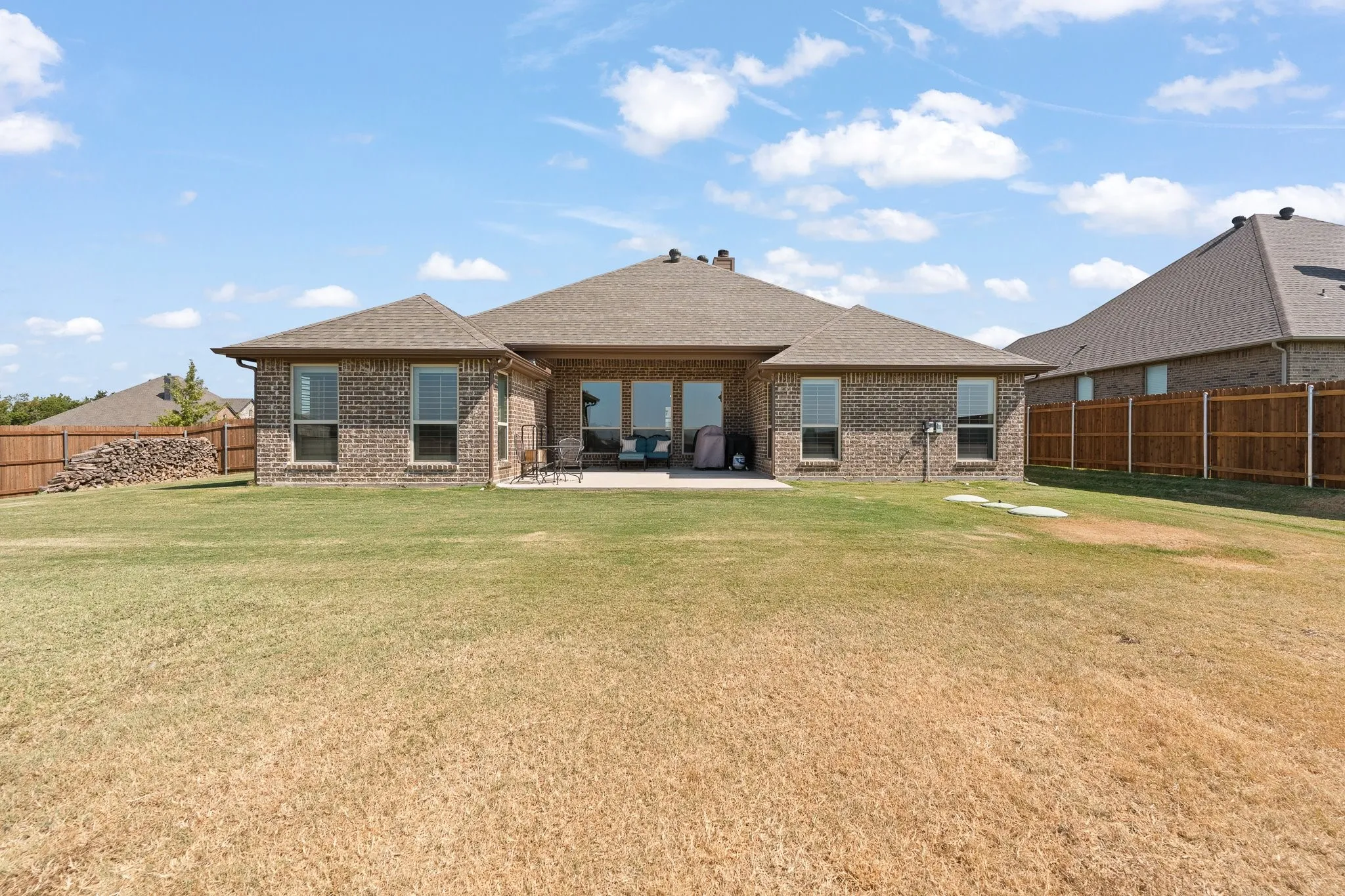 Single Family Residence For Sale in Johnson County , 121 Tall Pine Drive, Godley, Texas 76044, 3 Bedroom, 2 Bathroom, 2 Garage spaces, 2,126 Sqft, built in 2020, mls#21405323, Real Estate Agent in Godley, Homes For Sale in Johnson county, Homes For Sale in Godley, Realtor in Godley Texas, Real Estate Brokerage Independent Realty Texas, Luminita Cordes Realtor