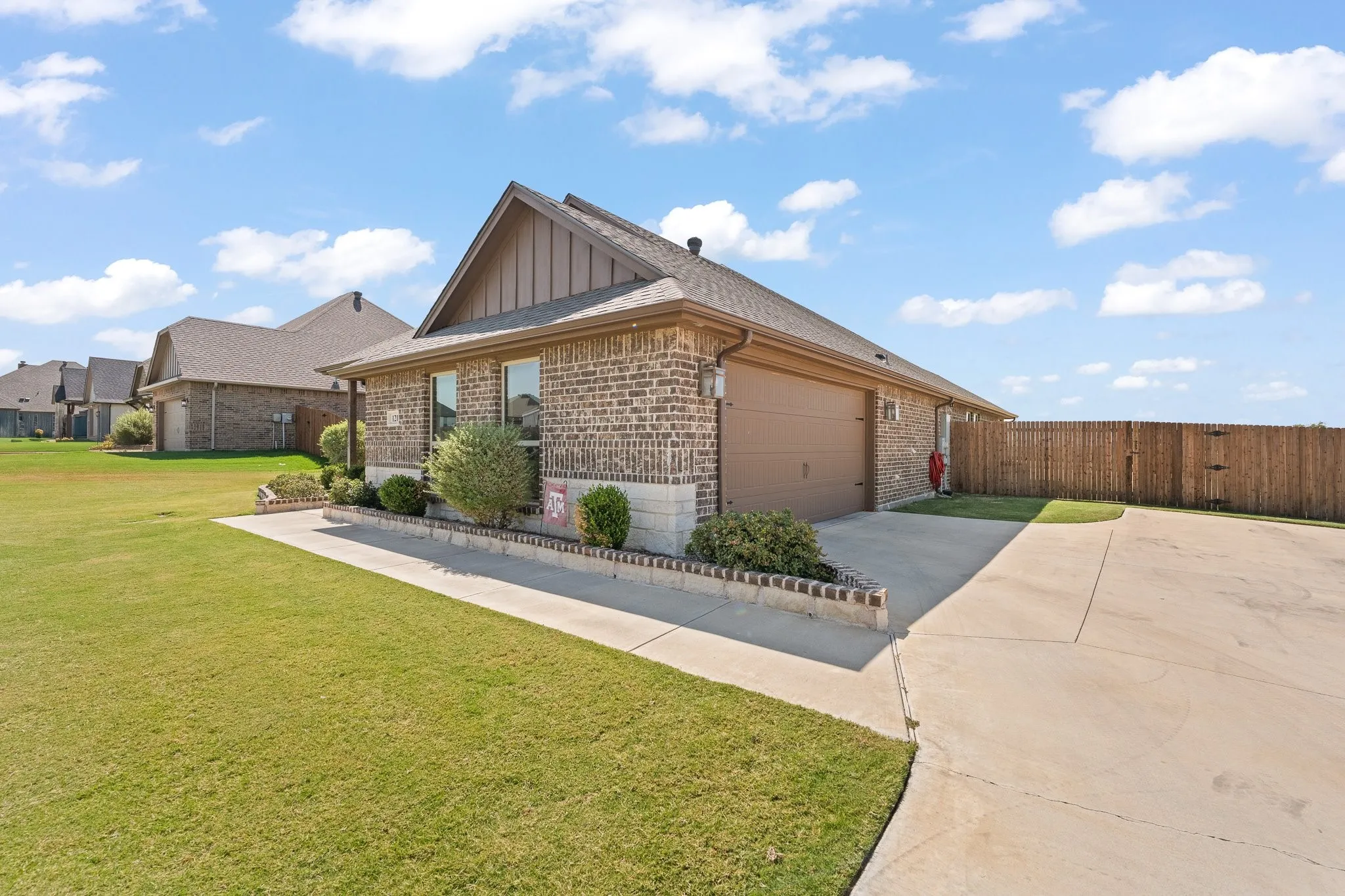 Single Family Residence For Sale in Johnson County , 121 Tall Pine Drive, Godley, Texas 76044, 3 Bedroom, 2 Bathroom, 2 Garage spaces, 2,126 Sqft, built in 2020, mls#21405323, Real Estate Agent in Godley, Homes For Sale in Johnson county, Homes For Sale in Godley, Realtor in Godley Texas, Real Estate Brokerage Independent Realty Texas, Luminita Cordes Realtor
