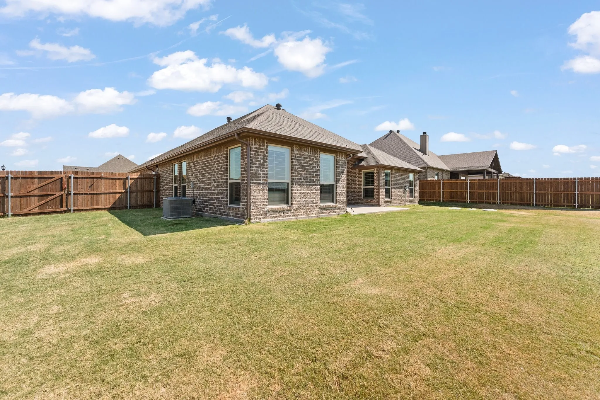 Single Family Residence For Sale in Johnson County , 121 Tall Pine Drive, Godley, Texas 76044, 3 Bedroom, 2 Bathroom, 2 Garage spaces, 2,126 Sqft, built in 2020, mls#21405323, Real Estate Agent in Godley, Homes For Sale in Johnson county, Homes For Sale in Godley, Realtor in Godley Texas, Real Estate Brokerage Independent Realty Texas, Luminita Cordes Realtor