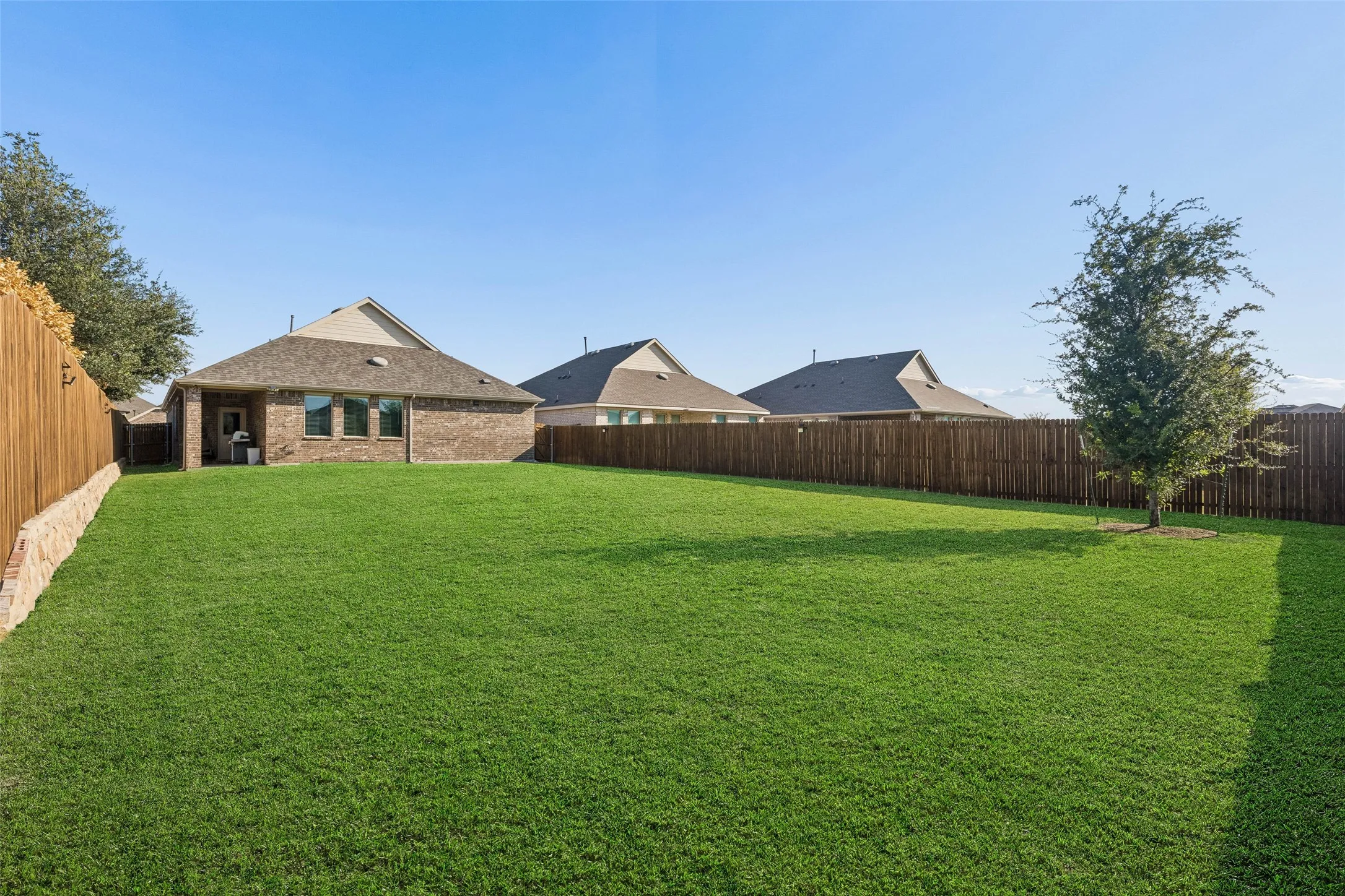 Single Family Residence For Sale in Denton County , 1218 Seurat Court, Little Elm, Texas 75068, 4 Bedroom, 2 Bathroom, 2 Garage spaces, 2,016 Sqft, built in 2020, mls#21395360, Real Estate Agent in Little Elm, Homes For Sale in Denton county, Homes For Sale in Little Elm, Realtor in Little Elm Texas, Real Estate Brokerage Independent Realty Texas, Luminita Cordes Realtor