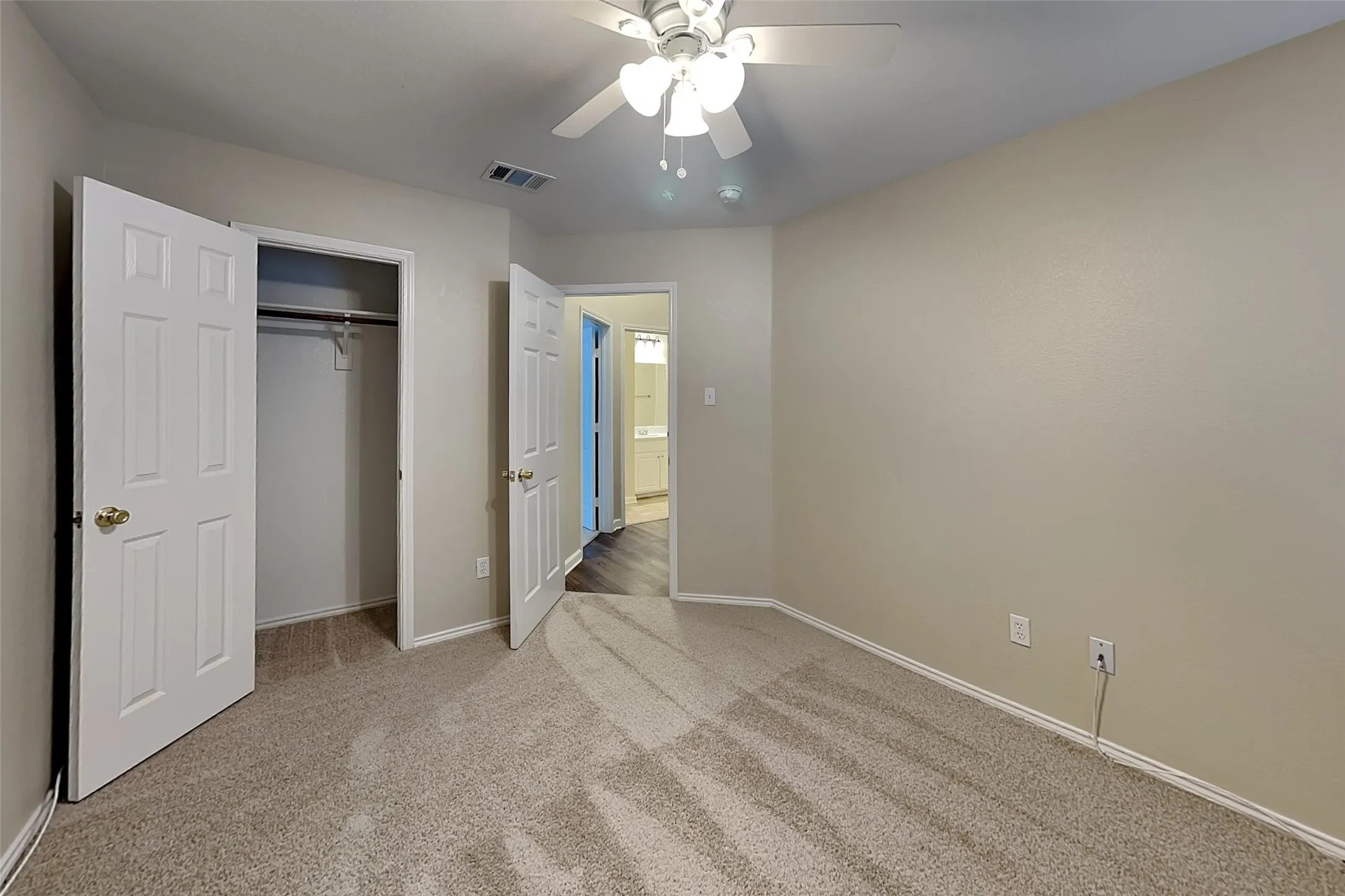 Single Family Residence For Rent in Tarrant County , 11916 Hickory Circle, Fort Worth, Texas 76244, 4 Bedroom, 2 Bathroom, 2 Garage spaces, 2,084 Sqft, built in 2001, mls#21406684, Real Estate Agent in Fort Worth, Homes For Rent in Tarrant county, Homes For Rent in Fort Worth, Realtor in Fort Worth Texas, Real Estate Brokerage Independent Realty Texas, Luminita Cordes Realtor