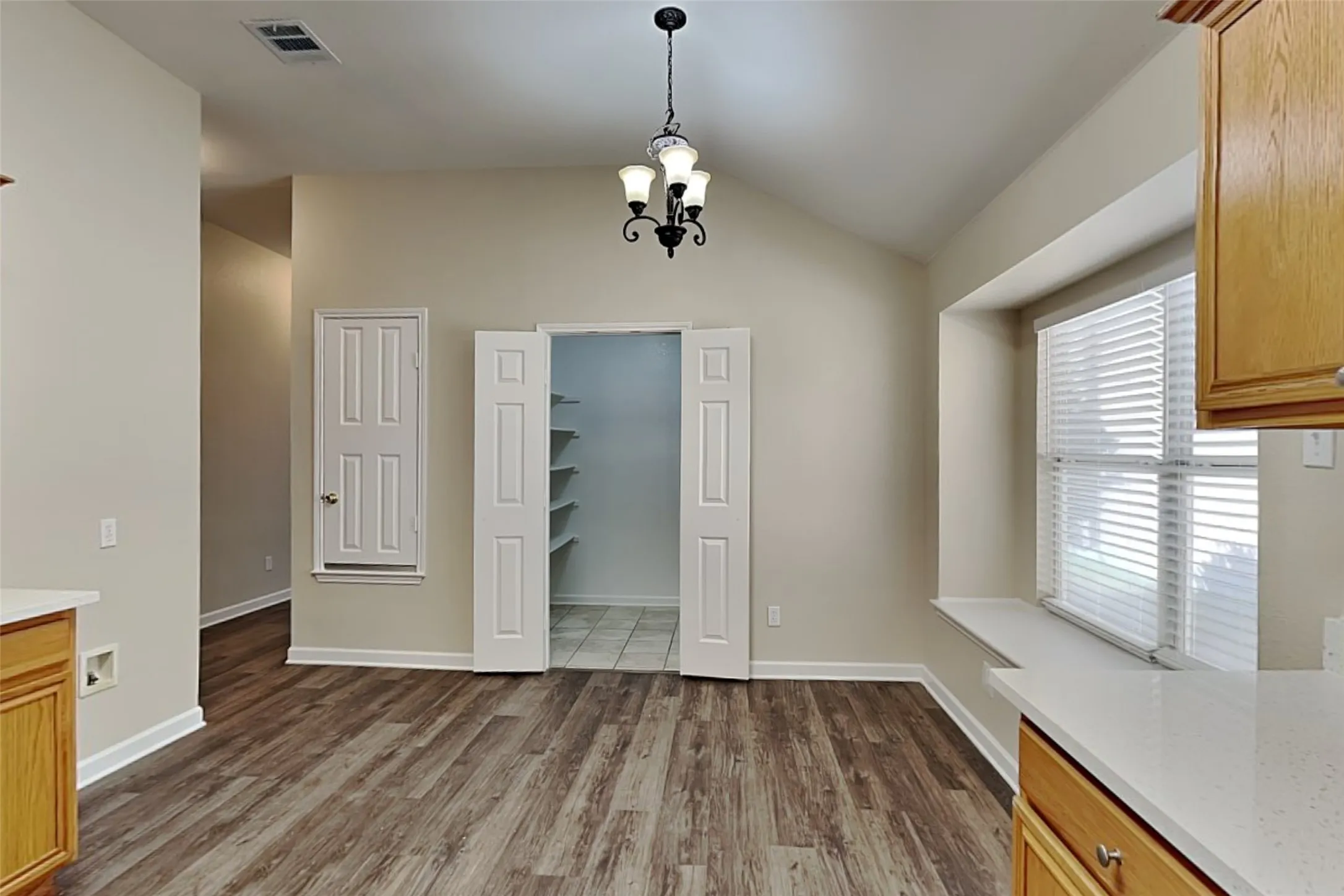 Single Family Residence For Rent in Tarrant County , 11916 Hickory Circle, Fort Worth, Texas 76244, 4 Bedroom, 2 Bathroom, 2 Garage spaces, 2,084 Sqft, built in 2001, mls#21406684, Real Estate Agent in Fort Worth, Homes For Rent in Tarrant county, Homes For Rent in Fort Worth, Realtor in Fort Worth Texas, Real Estate Brokerage Independent Realty Texas, Luminita Cordes Realtor