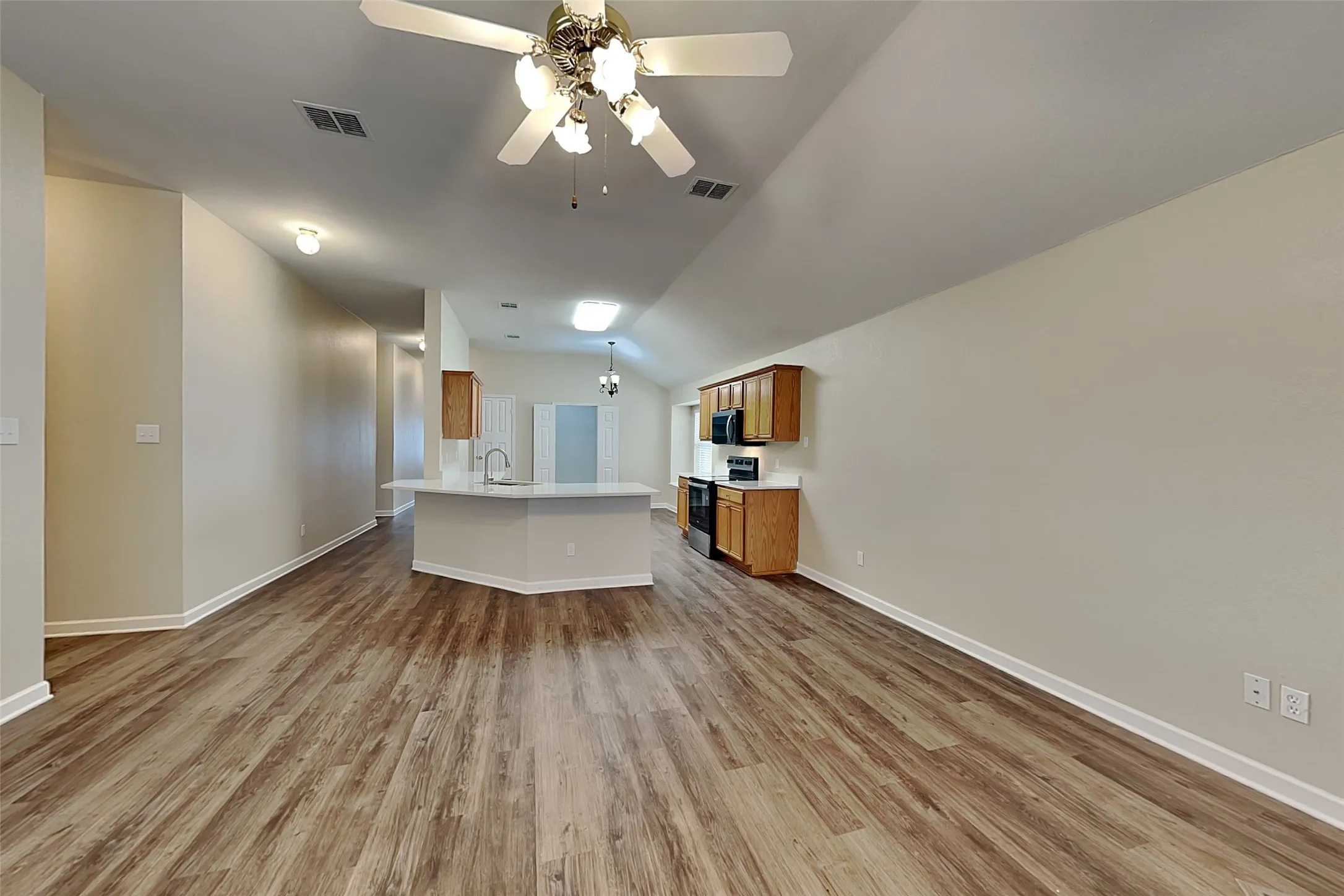 Single Family Residence For Rent in Tarrant County , 11916 Hickory Circle, Fort Worth, Texas 76244, 4 Bedroom, 2 Bathroom, 2 Garage spaces, 2,084 Sqft, built in 2001, mls#21406684, Real Estate Agent in Fort Worth, Homes For Rent in Tarrant county, Homes For Rent in Fort Worth, Realtor in Fort Worth Texas, Real Estate Brokerage Independent Realty Texas, Luminita Cordes Realtor