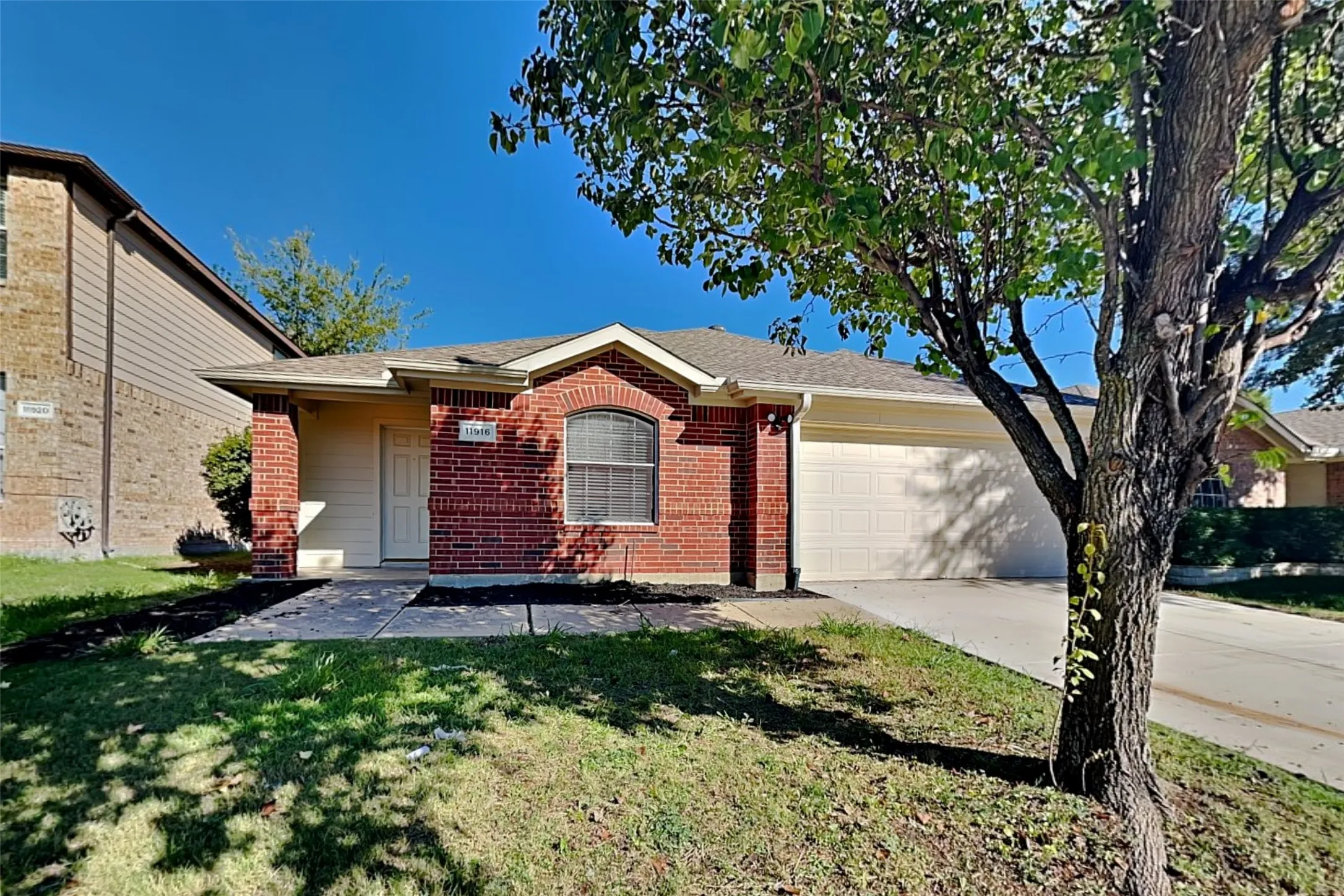 Single Family Residence For Rent in Tarrant County , 11916 Hickory Circle, Fort Worth, Texas 76244, 4 Bedroom, 2 Bathroom, 2 Garage spaces, 2,084 Sqft, built in 2001, mls#21406684, Real Estate Agent in Fort Worth, Homes For Rent in Tarrant county, Homes For Rent in Fort Worth, Realtor in Fort Worth Texas, Real Estate Brokerage Independent Realty Texas, Luminita Cordes Realtor