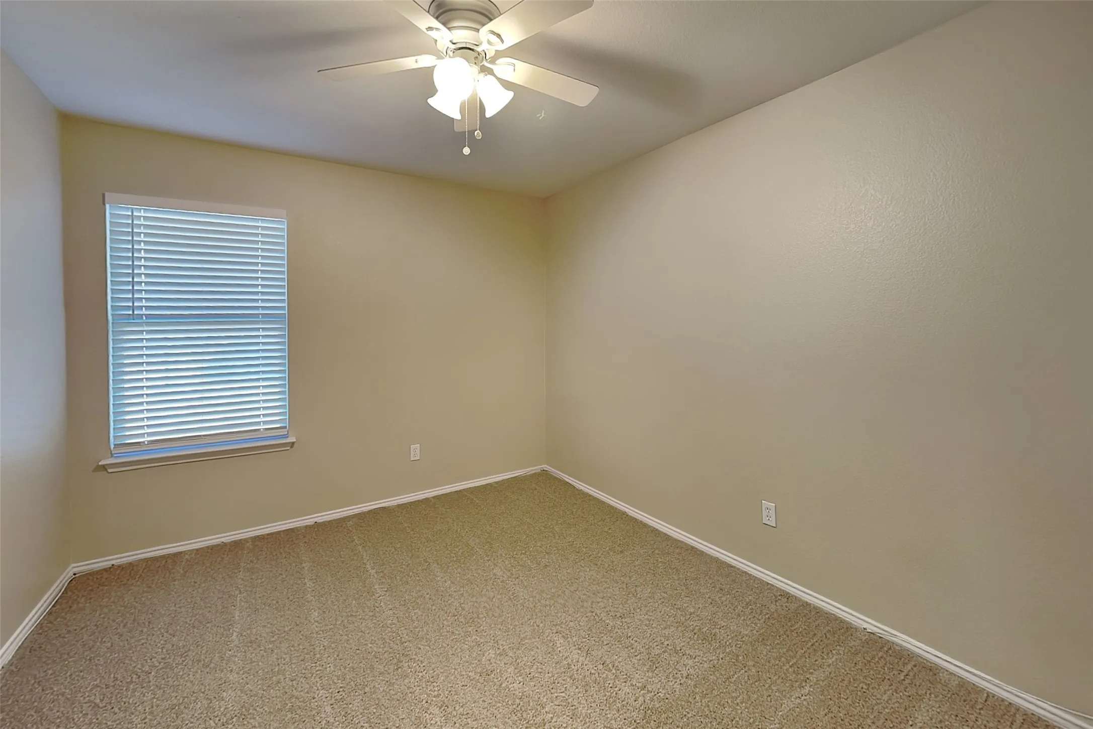 Single Family Residence For Rent in Tarrant County , 11916 Hickory Circle, Fort Worth, Texas 76244, 4 Bedroom, 2 Bathroom, 2 Garage spaces, 2,084 Sqft, built in 2001, mls#21406684, Real Estate Agent in Fort Worth, Homes For Rent in Tarrant county, Homes For Rent in Fort Worth, Realtor in Fort Worth Texas, Real Estate Brokerage Independent Realty Texas, Luminita Cordes Realtor