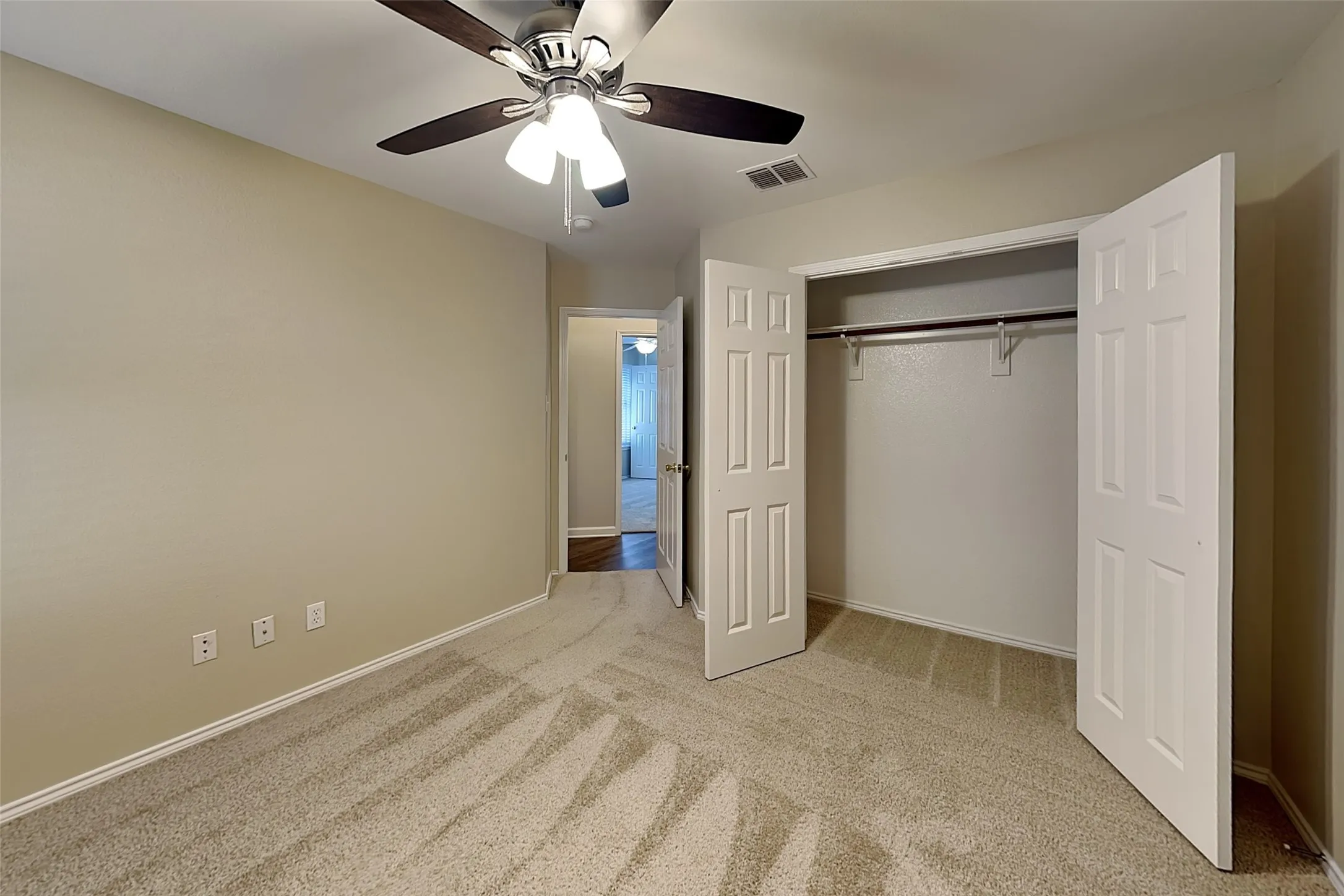 Single Family Residence For Rent in Tarrant County , 11916 Hickory Circle, Fort Worth, Texas 76244, 4 Bedroom, 2 Bathroom, 2 Garage spaces, 2,084 Sqft, built in 2001, mls#21406684, Real Estate Agent in Fort Worth, Homes For Rent in Tarrant county, Homes For Rent in Fort Worth, Realtor in Fort Worth Texas, Real Estate Brokerage Independent Realty Texas, Luminita Cordes Realtor