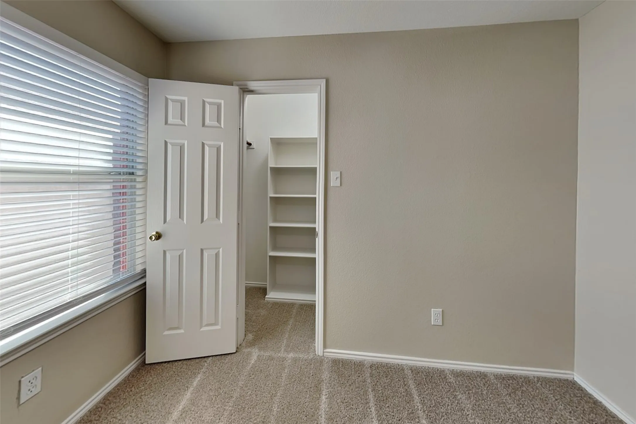 Single Family Residence For Rent in Tarrant County , 11916 Hickory Circle, Fort Worth, Texas 76244, 4 Bedroom, 2 Bathroom, 2 Garage spaces, 2,084 Sqft, built in 2001, mls#21406684, Real Estate Agent in Fort Worth, Homes For Rent in Tarrant county, Homes For Rent in Fort Worth, Realtor in Fort Worth Texas, Real Estate Brokerage Independent Realty Texas, Luminita Cordes Realtor