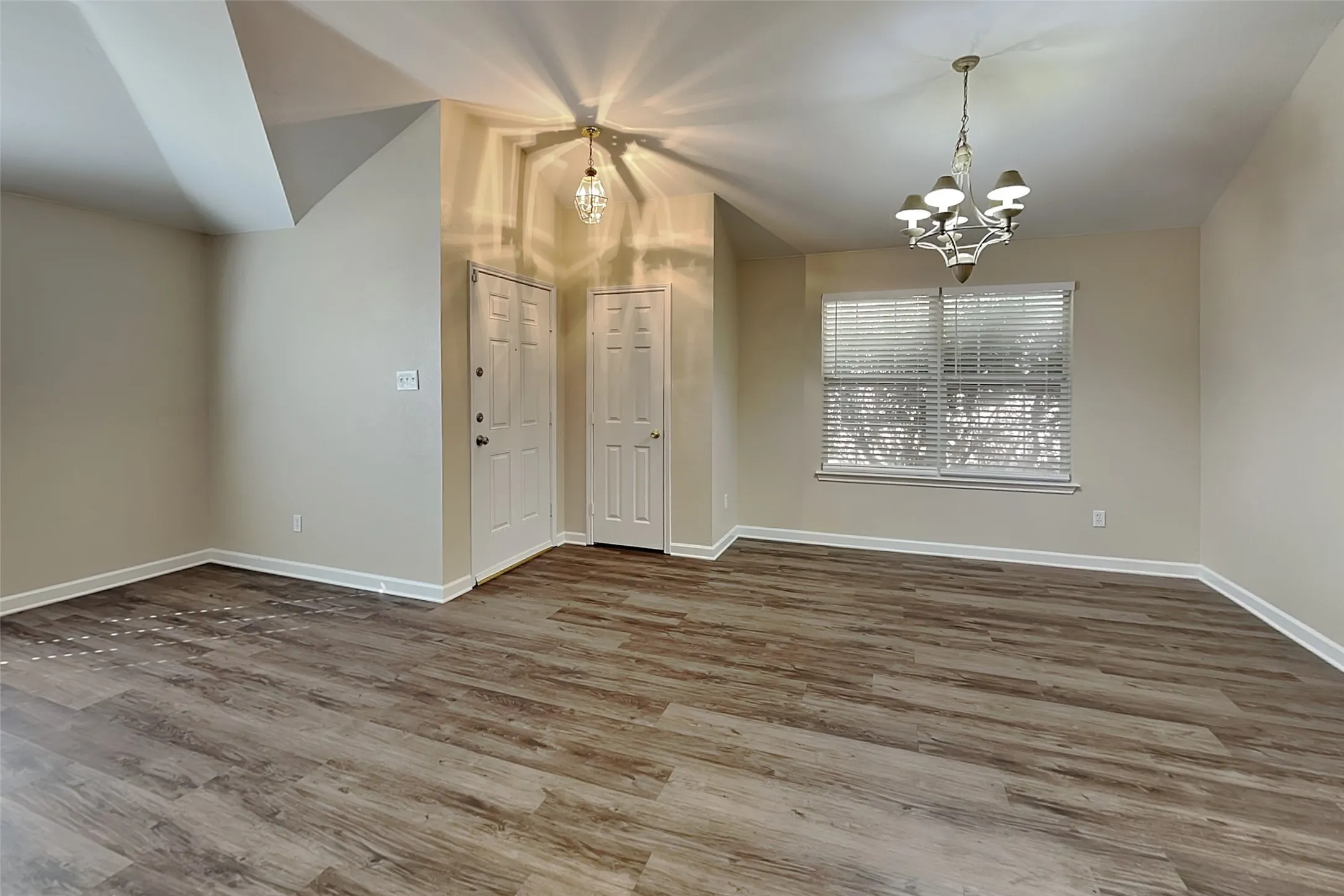 Single Family Residence For Rent in Tarrant County , 11916 Hickory Circle, Fort Worth, Texas 76244, 4 Bedroom, 2 Bathroom, 2 Garage spaces, 2,084 Sqft, built in 2001, mls#21406684, Real Estate Agent in Fort Worth, Homes For Rent in Tarrant county, Homes For Rent in Fort Worth, Realtor in Fort Worth Texas, Real Estate Brokerage Independent Realty Texas, Luminita Cordes Realtor