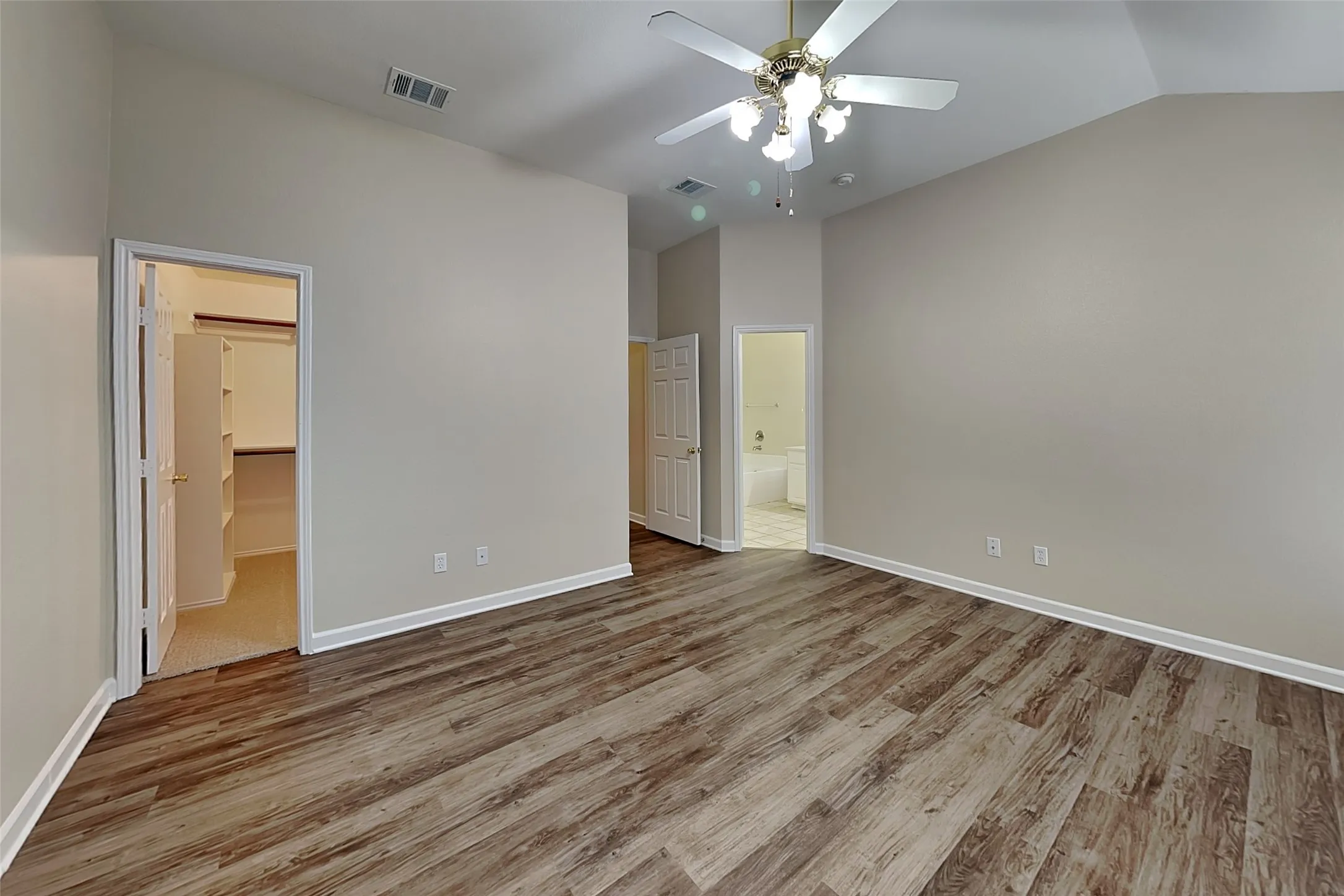 Single Family Residence For Rent in Tarrant County , 11916 Hickory Circle, Fort Worth, Texas 76244, 4 Bedroom, 2 Bathroom, 2 Garage spaces, 2,084 Sqft, built in 2001, mls#21406684, Real Estate Agent in Fort Worth, Homes For Rent in Tarrant county, Homes For Rent in Fort Worth, Realtor in Fort Worth Texas, Real Estate Brokerage Independent Realty Texas, Luminita Cordes Realtor