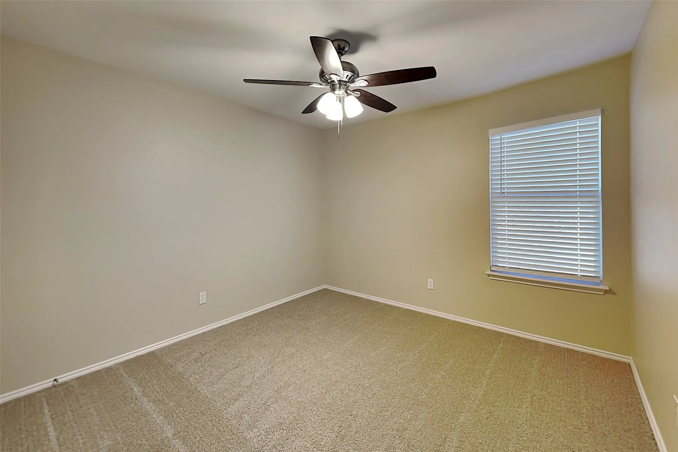 Single Family Residence For Rent in Tarrant County , 11916 Hickory Circle, Fort Worth, Texas 76244, 4 Bedroom, 2 Bathroom, 2 Garage spaces, 2,084 Sqft, built in 2001, mls#21406684, Real Estate Agent in Fort Worth, Homes For Rent in Tarrant county, Homes For Rent in Fort Worth, Realtor in Fort Worth Texas, Real Estate Brokerage Independent Realty Texas, Luminita Cordes Realtor