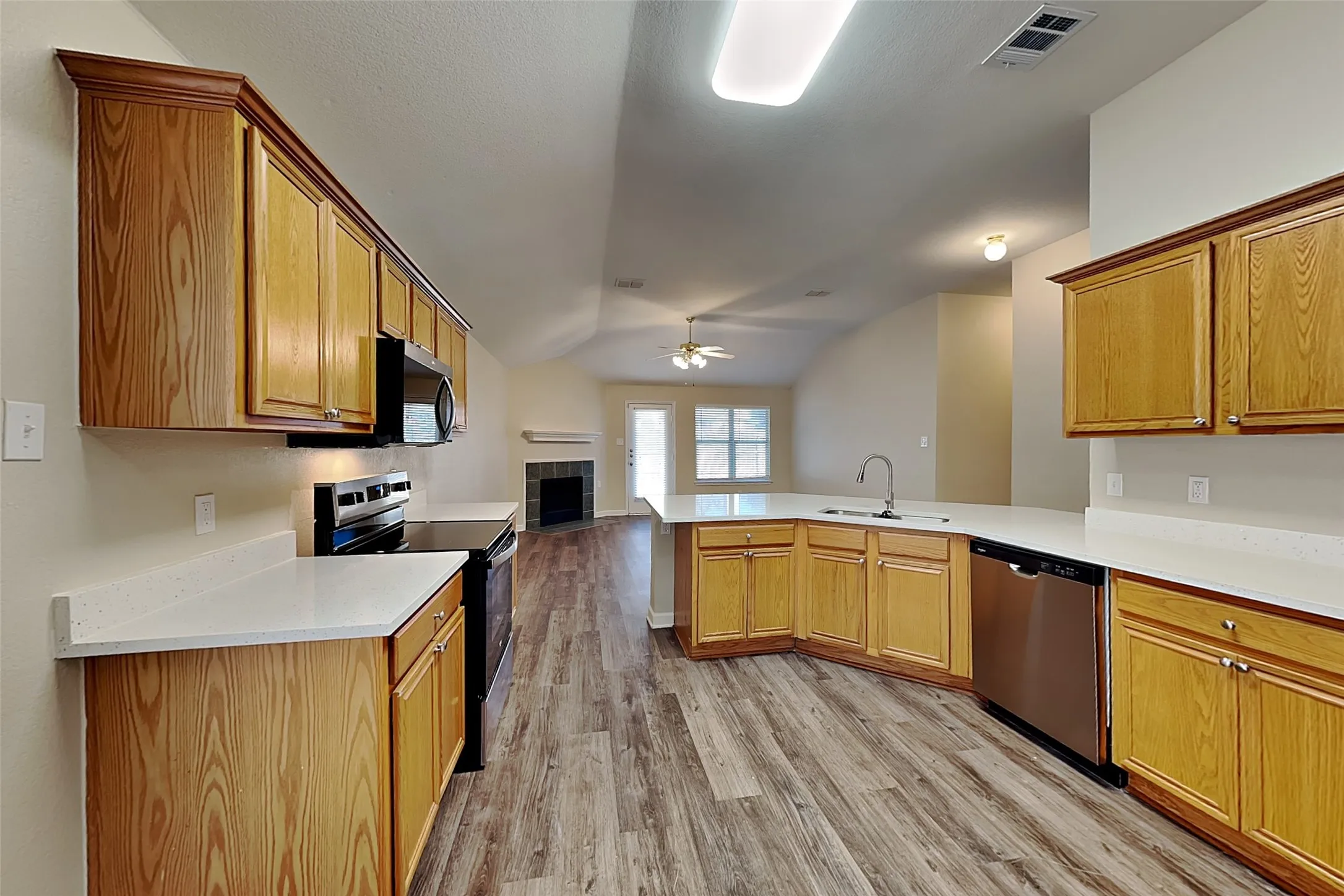 Single Family Residence For Rent in Tarrant County , 11916 Hickory Circle, Fort Worth, Texas 76244, 4 Bedroom, 2 Bathroom, 2 Garage spaces, 2,084 Sqft, built in 2001, mls#21406684, Real Estate Agent in Fort Worth, Homes For Rent in Tarrant county, Homes For Rent in Fort Worth, Realtor in Fort Worth Texas, Real Estate Brokerage Independent Realty Texas, Luminita Cordes Realtor