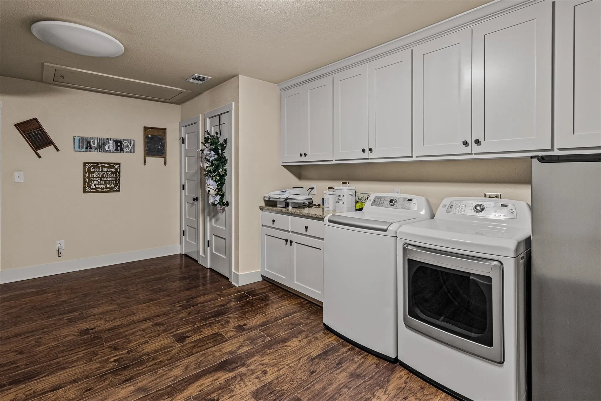 Single Family Residence For Sale in Hunt County , 103 FM 1571, Lone Oak, Texas 75453, 4 Bedroom, 4 Bathroom, 2 Garage spaces, 2,900 Sqft, built in 2017, mls#21405142, Real Estate Agent in Lone Oak, Homes For Sale in Hunt county, Homes For Sale in Lone Oak, Realtor in Lone Oak Texas, Real Estate Brokerage Independent Realty Texas, Luminita Cordes Realtor