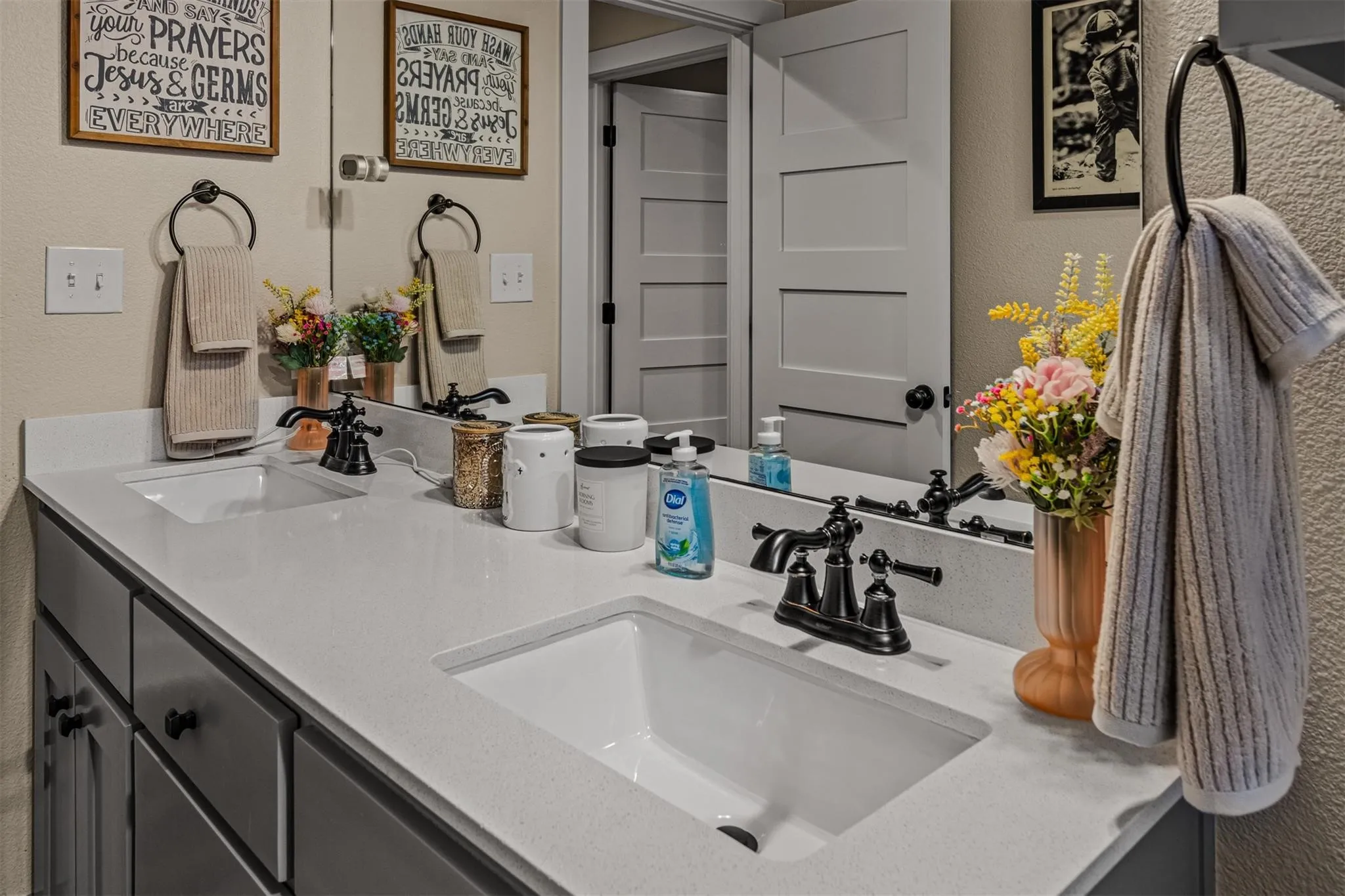 Single Family Residence For Sale in Hunt County , 103 FM 1571, Lone Oak, Texas 75453, 4 Bedroom, 4 Bathroom, 2 Garage spaces, 2,900 Sqft, built in 2017, mls#21405142, Real Estate Agent in Lone Oak, Homes For Sale in Hunt county, Homes For Sale in Lone Oak, Realtor in Lone Oak Texas, Real Estate Brokerage Independent Realty Texas, Luminita Cordes Realtor