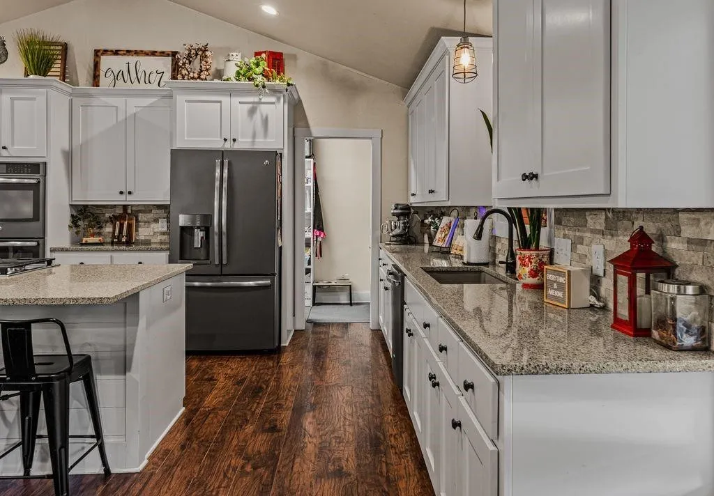Single Family Residence For Sale in Hunt County , 103 FM 1571, Lone Oak, Texas 75453, 4 Bedroom, 4 Bathroom, 2 Garage spaces, 2,900 Sqft, built in 2017, mls#21405142, Real Estate Agent in Lone Oak, Homes For Sale in Hunt county, Homes For Sale in Lone Oak, Realtor in Lone Oak Texas, Real Estate Brokerage Independent Realty Texas, Luminita Cordes Realtor