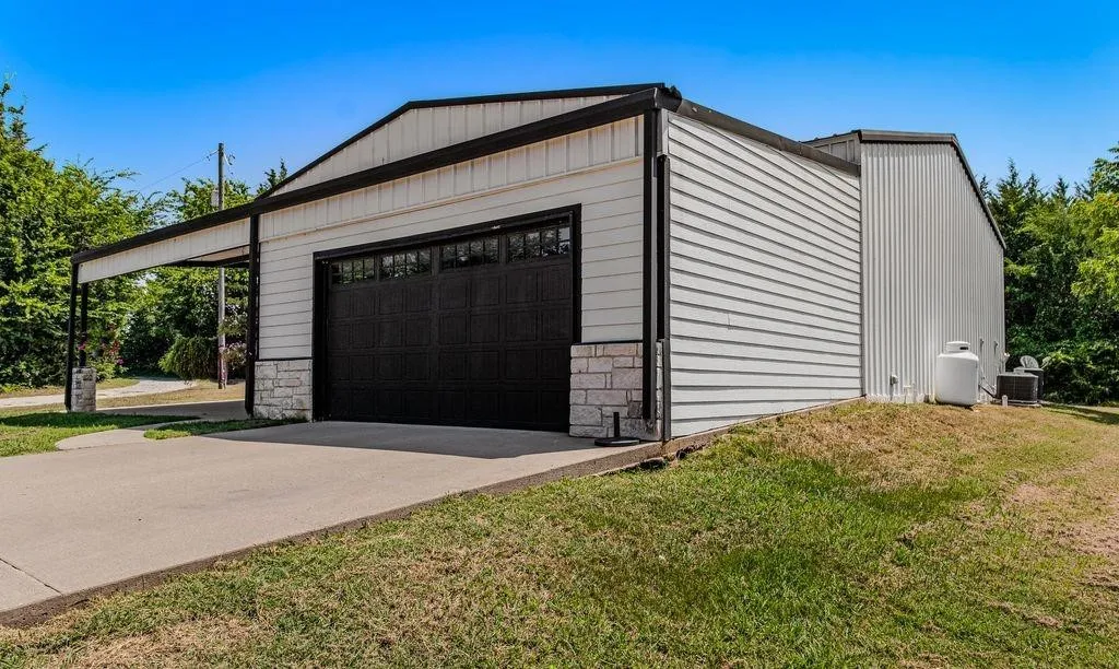 Single Family Residence For Sale in Hunt County , 103 FM 1571, Lone Oak, Texas 75453, 4 Bedroom, 4 Bathroom, 2 Garage spaces, 2,900 Sqft, built in 2017, mls#21405142, Real Estate Agent in Lone Oak, Homes For Sale in Hunt county, Homes For Sale in Lone Oak, Realtor in Lone Oak Texas, Real Estate Brokerage Independent Realty Texas, Luminita Cordes Realtor