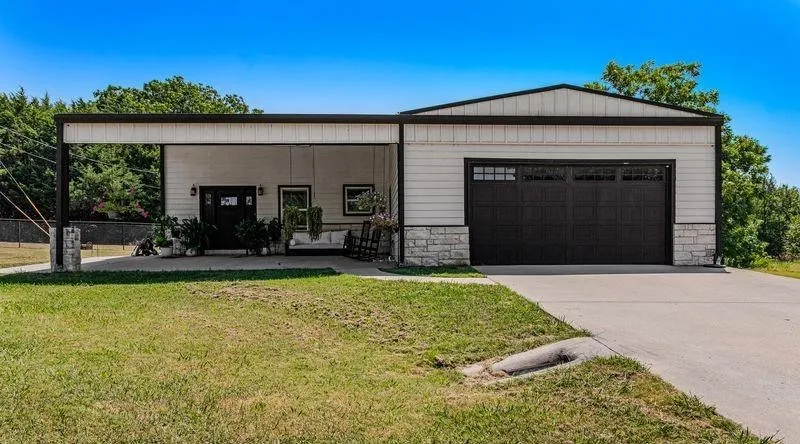 Single Family Residence For Sale in Hunt County , 103 FM 1571, Lone Oak, Texas 75453, 4 Bedroom, 4 Bathroom, 2 Garage spaces, 2,900 Sqft, built in 2017, mls#21405142, Real Estate Agent in Lone Oak, Homes For Sale in Hunt county, Homes For Sale in Lone Oak, Realtor in Lone Oak Texas, Real Estate Brokerage Independent Realty Texas, Luminita Cordes Realtor