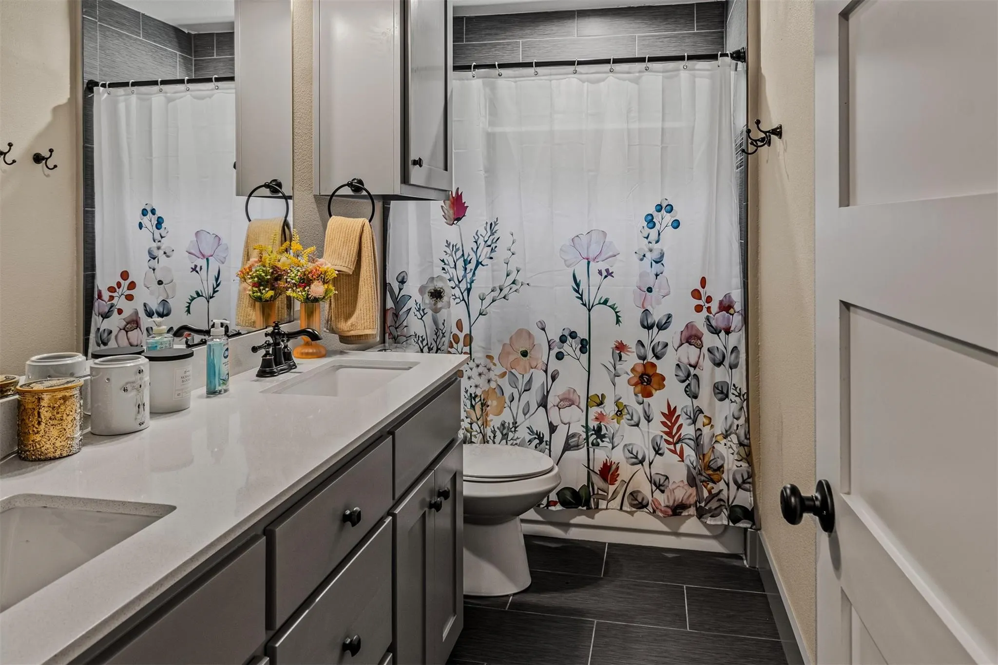 Single Family Residence For Sale in Hunt County , 103 FM 1571, Lone Oak, Texas 75453, 4 Bedroom, 4 Bathroom, 2 Garage spaces, 2,900 Sqft, built in 2017, mls#21405142, Real Estate Agent in Lone Oak, Homes For Sale in Hunt county, Homes For Sale in Lone Oak, Realtor in Lone Oak Texas, Real Estate Brokerage Independent Realty Texas, Luminita Cordes Realtor
