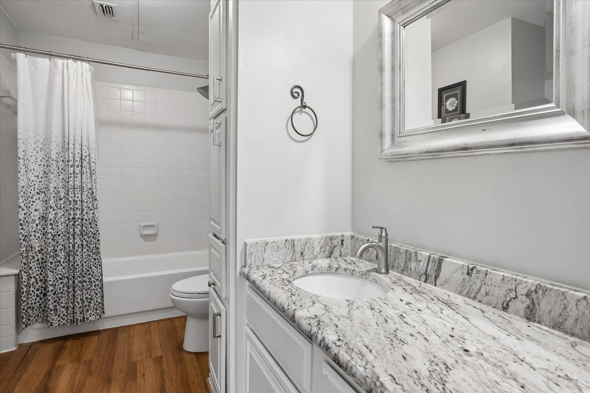 Condominium For Rent in Dallas County , 14277 Preston Road 1028, Dallas, Texas 75254, 2 Bedroom, 2 Bathroom, Garage spaces, 1,217 Sqft, built in 1982, mls#21400852, Real Estate Agent in Dallas, Homes For Rent in Dallas county, Homes For Rent in Dallas, Realtor in Dallas Texas, Real Estate Brokerage Independent Realty Texas, Luminita Cordes Realtor
