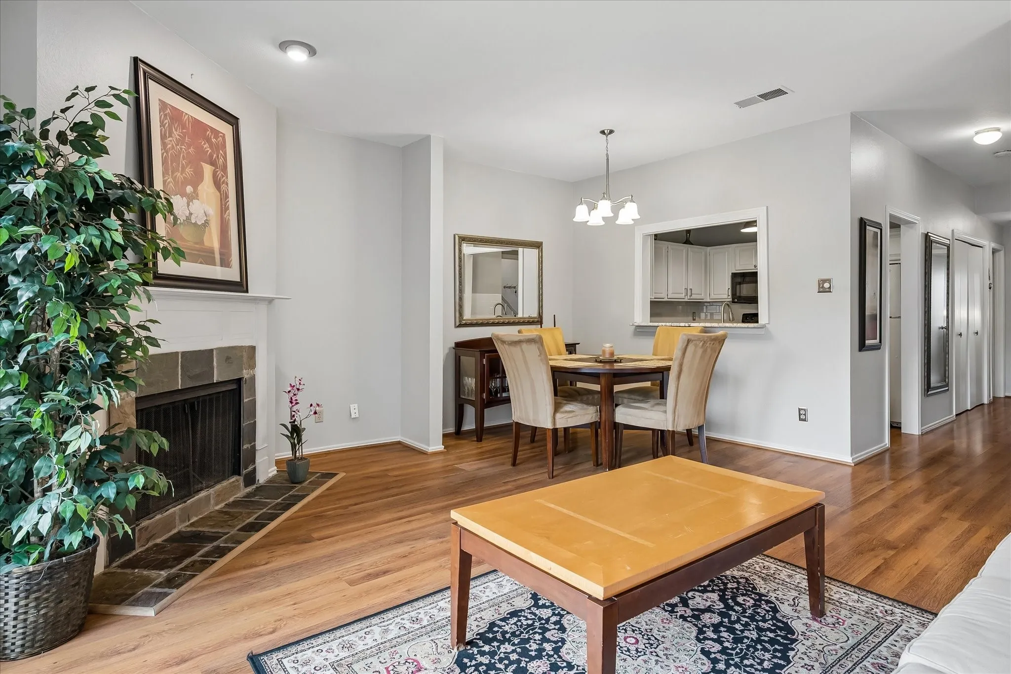 Condominium For Rent in Dallas County , 14277 Preston Road 1028, Dallas, Texas 75254, 2 Bedroom, 2 Bathroom, Garage spaces, 1,217 Sqft, built in 1982, mls#21400852, Real Estate Agent in Dallas, Homes For Rent in Dallas county, Homes For Rent in Dallas, Realtor in Dallas Texas, Real Estate Brokerage Independent Realty Texas, Luminita Cordes Realtor
