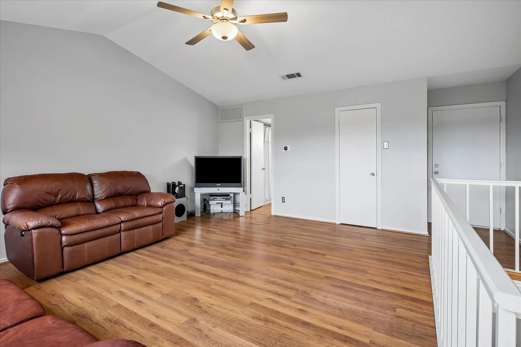 Ensuite bathroom & large walk in closet.