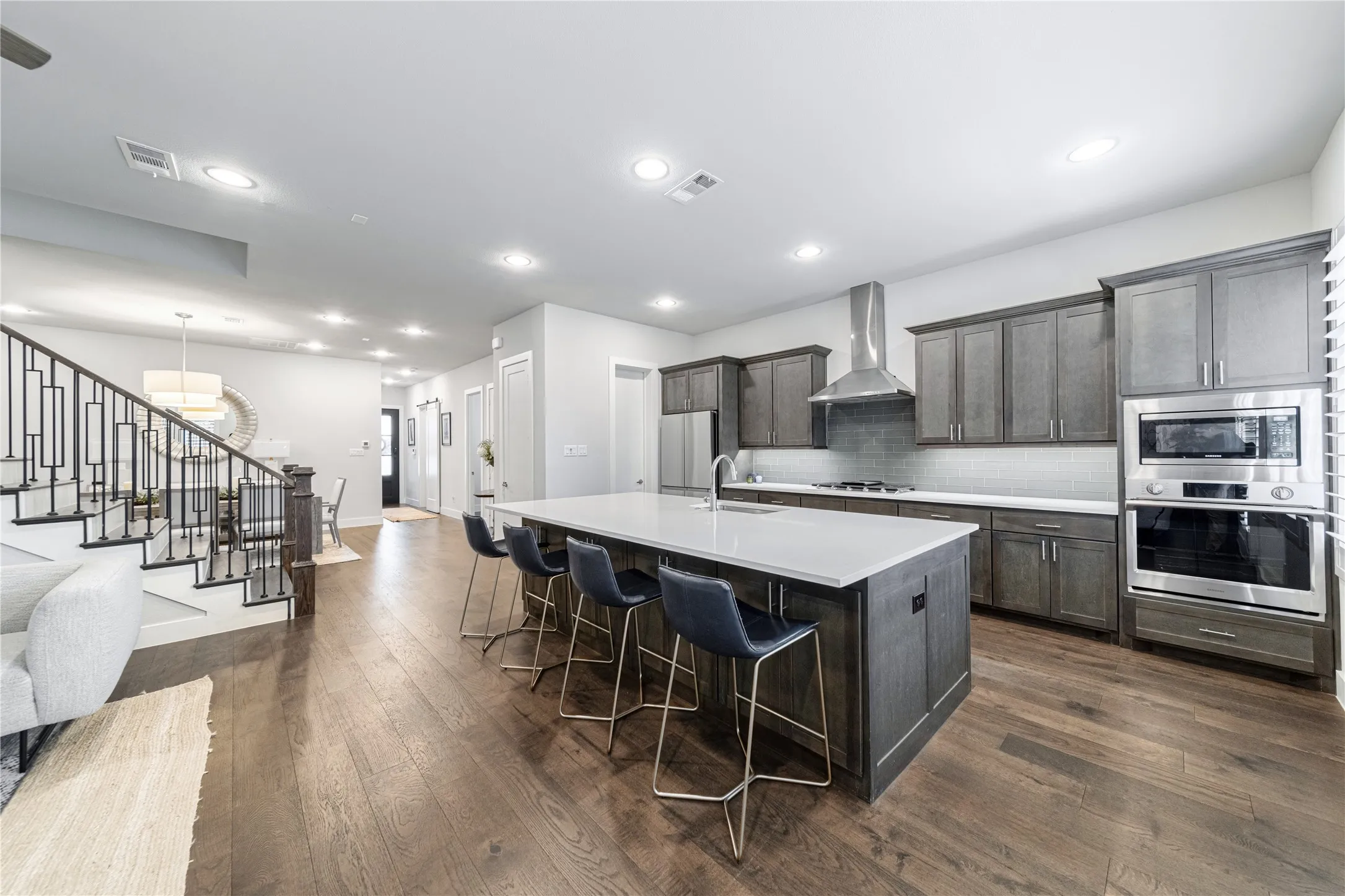 Single Family Residence For Rent in Dallas County , 4107 Entrada Way, Dallas, Texas 75219, 3 Bedroom, 5 Bathroom, 2 Garage spaces, 3,296 Sqft, built in 2019, mls#21406693, Real Estate Agent in Dallas, Homes For Rent in Dallas county, Homes For Rent in Dallas, Realtor in Dallas Texas, Real Estate Brokerage Independent Realty Texas, Luminita Cordes Realtor