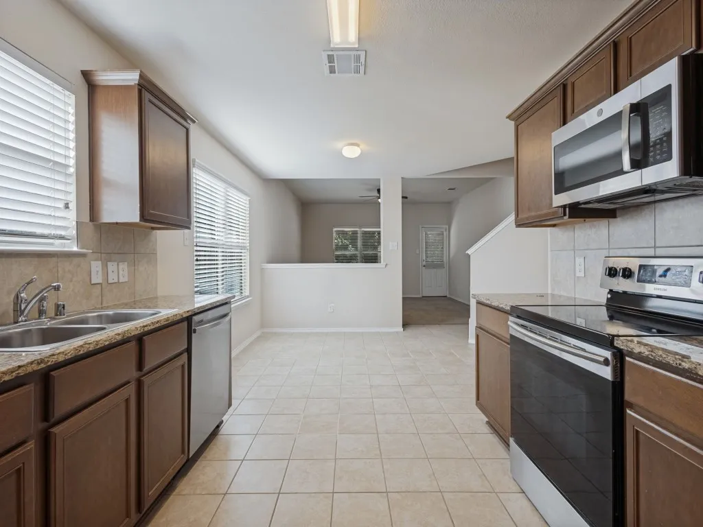 Single Family Residence For Rent in Collin County , 1201 Jasper Crossing, Princeton, Texas 75407, 5 Bedroom, 4 Bathroom, 2 Garage spaces, 2,338 Sqft, built in 2017, mls#21404041, Real Estate Agent in Princeton, Homes For Rent in Collin county, Homes For Rent in Princeton, Realtor in Princeton Texas, Real Estate Brokerage Independent Realty Texas, Luminita Cordes Realtor