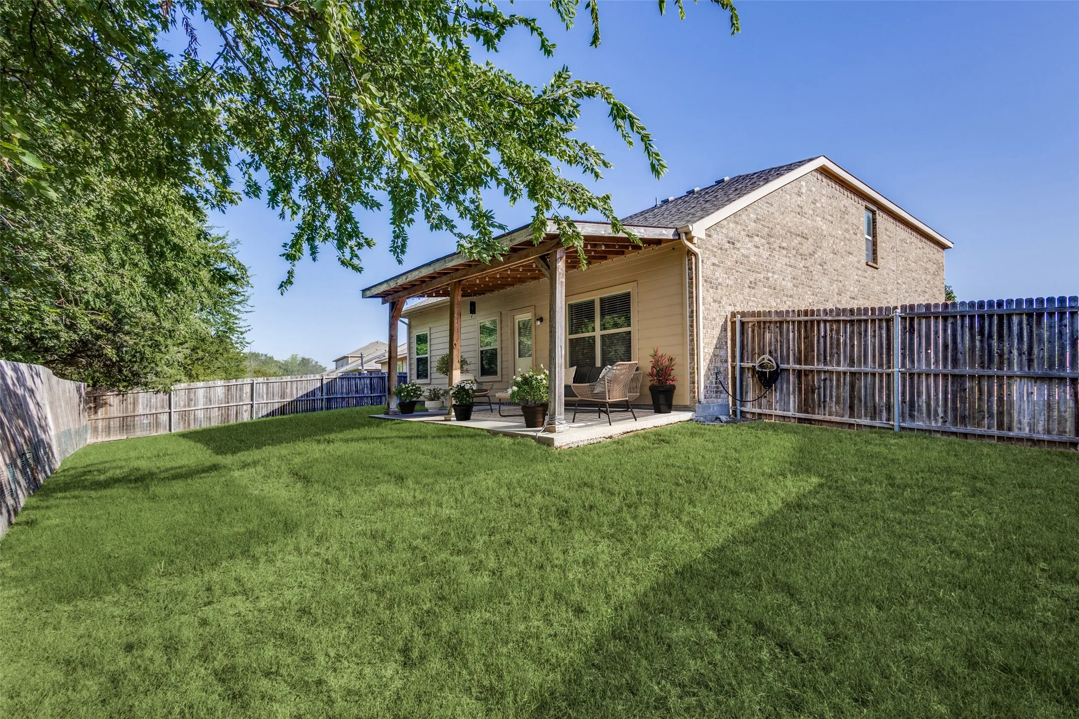 Single Family Residence For Rent in Collin County , 1201 Jasper Crossing, Princeton, Texas 75407, 5 Bedroom, 4 Bathroom, 2 Garage spaces, 2,338 Sqft, built in 2017, mls#21404041, Real Estate Agent in Princeton, Homes For Rent in Collin county, Homes For Rent in Princeton, Realtor in Princeton Texas, Real Estate Brokerage Independent Realty Texas, Luminita Cordes Realtor