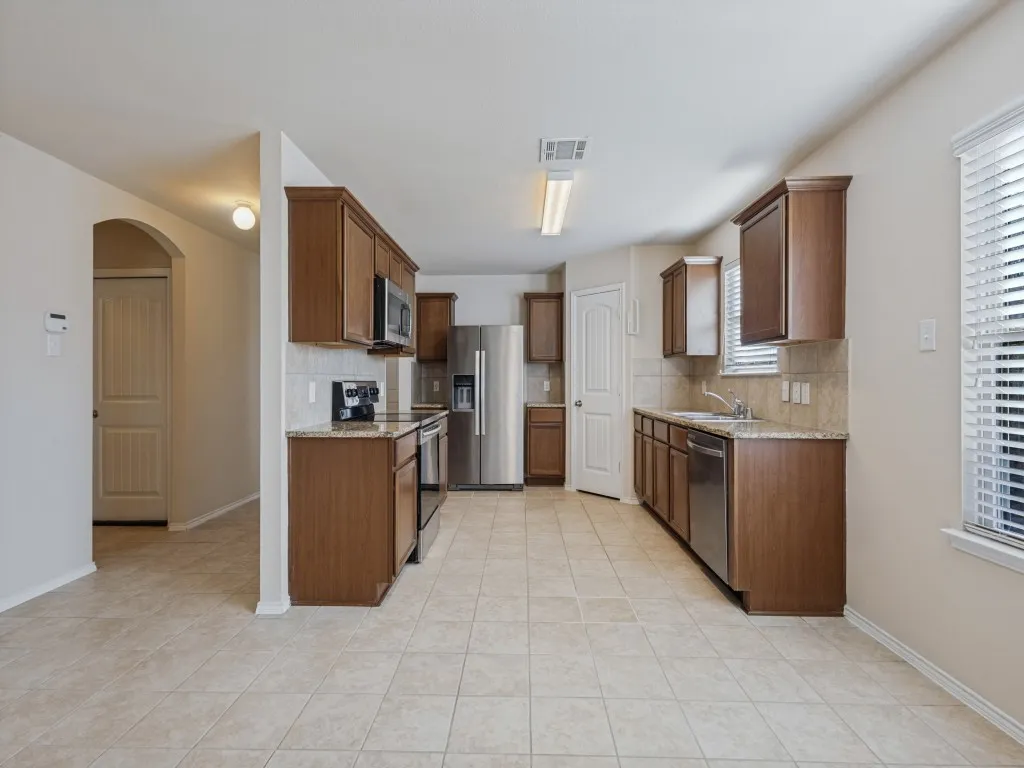 Single Family Residence For Rent in Collin County , 1201 Jasper Crossing, Princeton, Texas 75407, 5 Bedroom, 4 Bathroom, 2 Garage spaces, 2,338 Sqft, built in 2017, mls#21404041, Real Estate Agent in Princeton, Homes For Rent in Collin county, Homes For Rent in Princeton, Realtor in Princeton Texas, Real Estate Brokerage Independent Realty Texas, Luminita Cordes Realtor