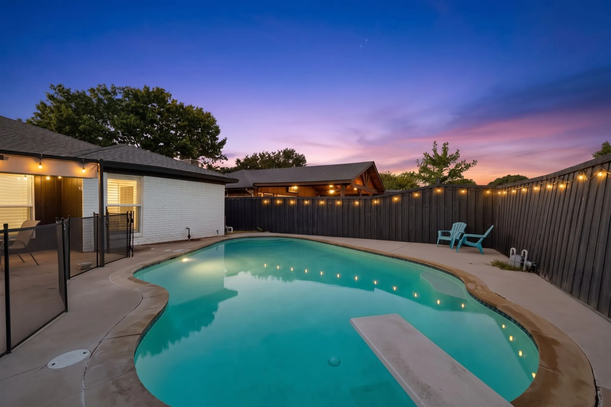 Amazing Diving pool for Tx hot summer days