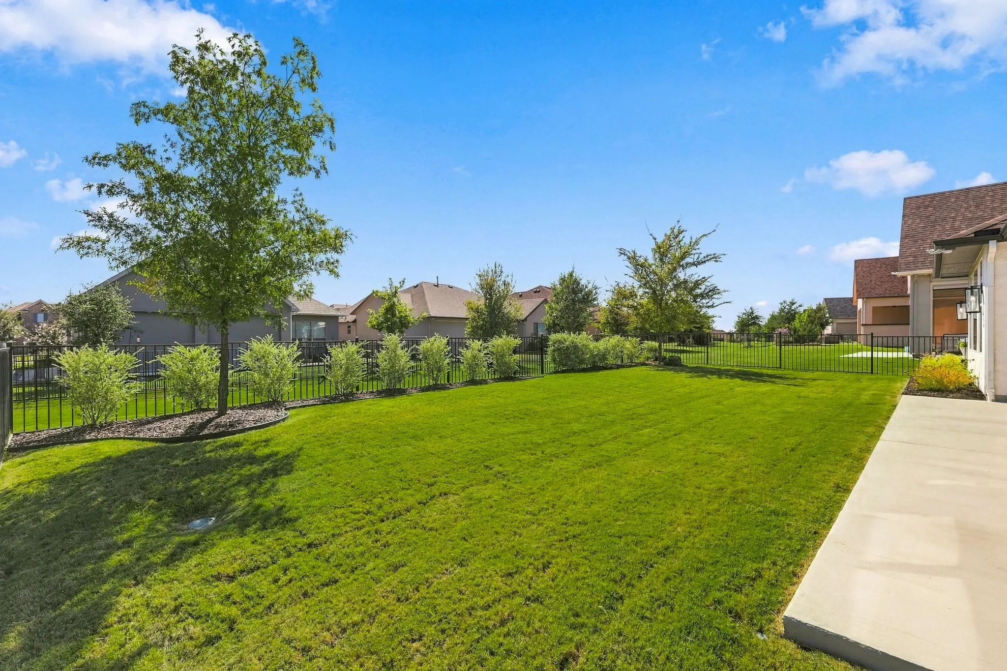 Single Family Residence For Sale in Denton County , 12525 Copper Ore Way, Denton, Texas 76207, 2 Bedroom, 3 Bathroom, 2 Garage spaces, 2,169 Sqft, built in 2022, mls#21406507, Real Estate Agent in Denton, Homes For Sale in Denton county, Homes For Sale in Denton, Realtor in Denton Texas, Real Estate Brokerage Independent Realty Texas, Luminita Cordes Realtor