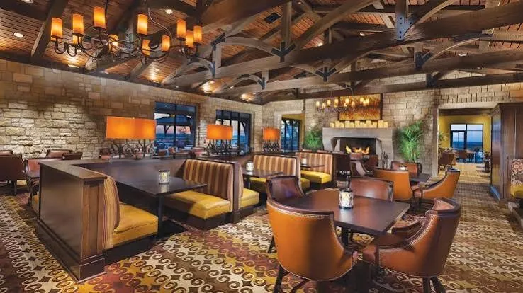 The Wildhorse Grill is an on-site restaurant with a bar, lounge, outdoor patio, and golf-course views